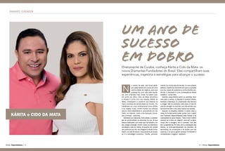 DIAMANTE FUNDADOR
Amway Empreendedores | | Amway Empreendedores12 13
KÁRITA e CIDO DA MATA
o centro do país, seis anos atrás,
um casal estava em busca de uma
oportunidade de negócio, para que
pudesse ter uma vida mais saudá-
vel, com a família mais unida. Foi assim que,
em junho de 2011, Cido da Mata encontrou
a Amway e, junto com sua esposa, Kárita da
Mata, começaram a construir sua história na
maior empresa de venda direta do mundo. “Eu
trabalhava em uma multinacional como diretor
e eu viajava muito, minha mulher me cobrava
que eu vivia trabalhando e, procurando um tra-
balho na internet, como uma franquia, encon-
trei a Amway”, relembra.
Vendedor por natureza, Cido adotou a estraté-
gia de comercializar os produtos na rua, já que
estava habituado com esse tipo de trabalho em
seu antigo emprego. Porém, quem se descobriu
vendedora nata foi Kárita. Enquanto ele vendia
dez produtos por dia, ela chegava a vender trinta.
Assim, os dois firmaram uma parceria de suces-
so. E a estratégia funcionou: “Confio, primeira-
N
Diretamente de Cuiabá, conheça Kárita e Cido da Mata: os
novos Diamantes Fundadores do Brasil. Eles compartilham suas
experiências, trajetória e estratégias para alcançar o sucesso
mente, na minha arte de vender, no meu próprio
esforço. A partir do momento em que eu acredito
que sou capaz de sustentar a minha família ven-
dendo, o resultado é uma consequência desse
trabalho”, conta Cido.
Quando perguntados sobre os produtos favo-
ritos para a venda, a resposta é certeira: Glister,
Nutrilite e Satinique. E a explicação não demora
a chegar: são os produtos mais leves e mais fá-
ceis de carregar na mochila, que não sai das cos-
tas durante todo o dia, para realizar as vendas.
Quando os desafios bateram à porta, para o
casal, foi fundamental poder contar com o apoio
dos materiais disponibilizados pela Amway e as
orientações de seus líderes. “Todo início é difícil,
quando se é dono do negócio, você tem a espe-
rança, tem a coragem, tem a vontade, mas não
tem a experiência. Por isso, tem a orientação dos
líderes, os acompanhamentos, as reuniões, os
seminários, as convenções e os áudios que nós
ouvimos. É aí que a gente começa a entender e
compreender o negócio”, explicam.
um ano de
sucesso
em dobro
 