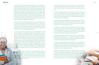 nº 3/2022
O PQTC era voltado à formação de profissionais qualificados aos setores primário, se-
cundário e terciário da economia nacional, especialmente em áreas como Engenharia,
Medicina e Enfermagem. Neste programa, também eram feitos atendimentos indivi-
duais. Assim, foram concedidos auxílios, por exemplo, ao engenheiro Roberto Burle
Marx, para realizar conferências e dirigir seminários sobre os assuntos de sua espe-
cialidade nas Universidades de Harvard e North Caroline, ao técnico argentino Mário
Zapata para empreender estudos sobre problemas das secas, assistido por seus colegas
brasileiros, ao doutor João Batista Ricci, do Instituto Eletrotécnico de Itajubá, para está-
gios de estudos e observações nas obras hidrelétricas junto à Électricité de France, e ao
doutor Elsimar Metzker Coutinho, professor de Química Orgânica e Biológica da Escola
Baiana de Medicina, para aperfeiçoar-se em Bioquímica.
O PgU, implantado em 1953, principal linha de ação junto a universidades e institu-
tos, promovia o fortalecimento do ensino superior em várias áreas. Os projetos eram
voltados aos centros universitários, núcleos universitários ou unidades de trabalho
universitárias (como se dizia à época), que permitia a contratação de um professor-
-pesquisador sênior em torno do qual se articulava um grupo variável de professores
assistentes. Onze centros foram abrangidos pela iniciativa.
A concessão de bolsas de pós-graduação está, portanto, na gênese da Agência. A CAPES
foi criada pelo Decreto nº 29.741, de julho de 1951, e iniciou oficialmente seus traba-
lhos no ano seguinte, avaliando pedidos de auxílios. Em 1952, a Agência concedeu suas
primeiras três bolsas, para formação no País na área de Música e duas para aperfei-
çoamento no exterior, sendo uma na área de Agronomia e outra em Antropologia. Em
1953, foram mais 79, sendo duas de formação no País (Antropologia e Engenharia), 23
de aperfeiçoamento no País (Antropologia, Engenharia e Medicina), e 54 de aperfeiçoa-
mento no exterior, em quinze áreas ou especialidades (Antropologia, Belas Artes, Cine-
ma/Rádio/Televisão, Economia, Educação, Engenharia, Geografia, Letras e Literatura,
Matemática, Medicina e Saúde Pública, Odontologia, Psicanálise, Psiquiatria, Química
e Sociologia). E, em 1954, outras 155: 32 de formação no País, 51 de aperfeiçoamento
também no País, com amplo destaque para a área de Engenharia, e 72 bolsas para o
exterior.
Os primeiros anos da CAPES foram de análises e concessões individuais de bolsas. A
situação começou a mudar com o Parecer nº 977/1965 do então Conselho Federal de
Educação, conhecido como Parecer Sucupira, que formalizou a pós-graduação no País.
O documento conceituou e normatizou mestrado e doutorado, definindo uma hierar-
quia entre ambos. No mesmo ano, foram oferecidos no Brasil 38 cursos stricto sensu,
sendo 27 de mestrado e 11 de doutorado.
37
36
O Parecer Sucupira antecedeu outras transformações ocorridas nos anos 1970. Na-
quela década a CAPES passou pela maior reestruturação de sua história, com o De-
creto nº 74.299/1974, e houve a preocupação de expandir a pós-graduação por todo o
País.
O 1º Plano Nacional de Pós-Graduação (1975-1979), por sua vez, levou a concessão de
bolsas a se tornar institucional, e não mais individual. A CAPES passou a trabalhar
em consonância com o órgão central de cada instituição de ensino ou pesquisa, em
vez de ter uma atuação fragmentada, e as bolsas, intermediadas pelos programas de
pós-graduação, com cotas institucionais.
As bolsas no País foram, então, divididas entre o Programa Institucional de Capacita-
ção de Docentes (PICD), para capacitação de professores universitários, e o Programa
de Demanda Social (DS). Este foi criado em 1975, para atender as instituições públicas
e privadas, e hoje é o principal programa da CAPES.
Nos anos 1990, a CAPES começa a avaliar os programas por notas. A partir de 1998, a
avaliação passou a subsidiar o fomento. O objetivo era claro: aumentar a qualidade
do SNPG. A preocupação com o crescimento da pós-graduação de forma equilibrada
entre as regiões do País foi definida como uma diretriz a nortear a expansão da pós-
-graduação brasileira, desde a implementação do primeiro PNPG.
A década de 1980 abrigou dois PNPG: o 2º, de 1982 a 1985, e o 3º, de 1986 a 1989. Aque-
le institucionalizou e aperfeiçoou de vez a avaliação, voltando-se para a formação
de professores. Esse associou, ainda mais a pesquisa e a pós-graduação, com foco na
universidade como ambiente de produção de conhecimento.
Já o século 21 tem sido permeado por ações cujo objetivo é reduzir assimetrias na
pós-graduação. O PNPG de 2005 a 2010 destaca a necessidade de se propor um novo
modelo de crescimento para atenuar as “desigualdades regionais, intrarregionais e
entre estados, bem como assimetrias entre áreas do conhecimento”. Começam a ser
implementados, então, os programas estratégicos.
Diferentemente dos programas tradicionais, as ações estratégicas caracterizam-se
por atender instituições que tradicionalmente recebem menos bolsas. Hoje, a CAPES
tem programas de cooperação acadêmica para projetos de pesquisa e intercâmbios
em diferentes regiões. A Coordenação firma parcerias com as Fundações Estaduais de
Amparo à Pesquisa, para conhecer as necessidades de cada estado, e abre editais para
que a ciência seja protagonista no combate aos problemas que afetam a sociedade.
 