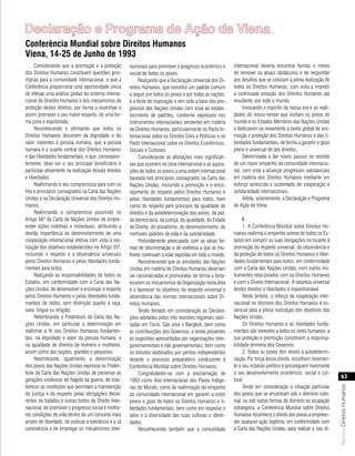 Declaração e Programa de Ação de Viena
conferência mundial sobre direitos Humanos
viena, 14-25 de Junho de 1993
      Considerando que a promoção e a proteção         nacionais para promover o progresso econômico e        internacional deveria encontrar formas e meios
dos Direitos Humanos constituem questões prio-         social de todos os povos,                              de remover os atuais obstáculos e de responder
ritárias para a comunidade internacional, e que a           Realçando que a Declaração Universal dos Di-      aos desafios que se colocam à plena realização de
Conferência proporciona uma oportunidade única         reitos Humanos, que constitui um padrão comum          todos os Direitos Humanos, com vista a impedir
de efetuar uma análise global do sistema interna-      a seguir por todos os povos e por todas as nações,     a continuada violação dos Direitos Humanos daí
cional de Direitos Humanos e dos mecanismos de         é a fonte de inspiração e tem sido a base dos pro-     resultante, por todo o mundo,
proteção destes direitos, por forma a incentivar e     gressos das Nações Unidas com vista ao estabe-              Invocando o espírito da nossa era e as reali-
assim promover o seu maior respeito, de uma for-       lecimento de padrões, conforme expressos nos           dades do nosso tempo que incitam os povos do
ma justa e equilibrada,                                instrumentos internacionais existentes em matéria      mundo e os Estados Membros das Nações Unidas
      Reconhecendo e afirmando que todos os            de Direitos Humanos, particularmente no Pacto In-      a dedicarem-se novamente à tarefa global de pro-
Direitos Humanos decorrem da dignidade e do            ternacional sobre os Direitos Civis e Políticos e no   moção e proteção dos Direitos Humanos e das li-
valor inerentes à pessoa humana, que a pessoa          Pacto Internacional sobre os Direitos Econômicos,      berdades fundamentais, de forma a garantir o gozo
humana é o sujeito central dos Direitos Humanos        Sociais e Culturais,                                   pleno e universal de tais direitos,
e das liberdades fundamentais, e que, conseqüen-            Considerando as alterações mais significati-           Determinada a dar novos passos no sentido
temente, deve ser o seu principal beneficiário e       vas que ocorrem na cena internacional e as aspira-     de um maior empenho da comunidade internacio-
participar ativamente na realização desses direitos    ções de todos os povos a uma ordem internacional       nal, com vista a alcançar progressos substanciais
e liberdades,                                          baseada nos princípios consagrados na Carta das        em matéria dos Direitos Humanos mediante um
      Reafirmando o seu compromisso para com os        Nações Unidas, incluindo a promoção e o enco-          esforço acrescido e sustentado de cooperação e
fins e princípios consagrados na Carta das Nações      rajamento do respeito pelos Direitos Humanos e         solidariedade internacionais,
Unidas e na Declaração Universal dos Direitos Hu-      pelas liberdades fundamentais para todos, bem               Adota, solenemente, a Declaração e Programa
manos,                                                 como do respeito pelo princípio da igualdade de        de Ação de Viena
      Reafirmando o compromisso assumido no            direitos e da autodeterminação dos povos, da paz,
Artigo 56º da Carta da Nações Unidas de empre-         da democracia, da justiça, da igualdade, do Estado          I
ender ações coletivas e individuais, atribuindo a      de Direito, do pluralismo, do desenvolvimento, de           1. A Conferência Mundial sobre Direitos Hu-
devida importância ao desenvolvimento de uma           melhores padrões de vida e da solidariedade,           manos reafirma o empenho solene de todos os Es-
cooperação internacional efetiva com vista à rea-           Profundamente preocupada com as várias for-       tados em cumprir as suas obrigações no tocante à
lização dos objetivos estabelecidos no Artigo 55º,     mas de discriminação e de violência a que as mu-       promoção do respeito universal, da observância e
incluindo o respeito e a observância universais        lheres continuam a estar expostas em todo o mundo,     da proteção de todos os Direitos Humanos e liber-
pelos Direitos Humanos e pelas liberdades funda-            Reconhecendo que as atividades das Nações         dades fundamentais para todos, em conformidade
mentais para todos,                                    Unidas em matéria de Direitos Humanos deveriam         com a Carta das Nações Unidas, com outros ins-
      Realçando as responsabilidades de todos os       ser racionalizadas e promovidas de forma a forta-      trumentos relacionados com os Direitos Humanos
Estados, em conformidade com a Carta das Na-           lecerem os mecanismos da Organização nesta área        e com o Direito Internacional. A natureza universal
ções Unidas, de desenvolver e encorajar o respeito     e a favorecer os objetivos do respeito universal e     destes direitos e liberdades é inquestionável.
pelos Direitos Humanos e pelas liberdades funda-       observância das normas internacionais sobre Di-             Neste âmbito, o reforço da cooperação inter-
mentais de todos, sem distinção quanto à raça,         reitos Humanos,                                        nacional no domínio dos Direitos Humanos é es-
sexo, língua ou religião,                                   Tendo tomado em consideração as Declara-          sencial para a plena realização dos objetivos das
      Relembrando o Preâmbulo da Carta das Na-         ções adotadas pelas três reuniões regionais reali-     Nações Unidas.
ções Unidas, em particular a determinação em           zadas em Túnis, São José e Bangkok, bem como                Os Direitos Humanos e as liberdades funda-
reafirmar a fé nos Direitos Humanos fundamen-          as contribuições dos Governos, e tendo presentes       mentais são inerentes a todos os seres humanos; a
tais, na dignidade e valor da pessoa humana, e         as sugestões apresentadas por organizações inter-      sua proteção e promoção constituem a responsa-
na igualdade de direitos de homens e mulheres,         governamentais e não governamentais, bem como          bilidade primeira dos Governos.
assim como das nações, grandes e pequenas,             os estudos elaborados por peritos independentes             2. Todos os povos têm direito à autodetermi-
      Relembrando, igualmente, a determinação          durante o processo preparatório conducente à           nação. Por força desse direito, escolhem livremen-
dos povos das Nações Unidas expressa no Preâm-         Conferência Mundial sobre Direitos Humanos,            te o seu estatuto político e prosseguem livremente
bulo da Carta das Nações Unidas de preservar as             Congratulando-se com a proclamação de             o seu desenvolvimento econômico, social e cul-
                                                                                                                                                                        63
gerações vindouras do flagelo da guerra, de esta-      1993 como Ano Internacional dos Povos Indíge-          tural.
belecer as condições que permitam a manutenção         nas do Mundo, como de reafirmação do empenho                Tendo em consideração a situação particular
                                                                                                                                                                    Revista Direitos Humanos




da justiça e do respeito pelas obrigações decor-       da comunidade internacional em garantir a estes        dos povos que se encontram sob o domínio colo-
rentes de tratados e outras fontes de Direito Inter-   povos o gozo de todos os Direitos Humanos e li-        nial, ou sob outras formas de domínio ou ocupação
nacional, de promover o progresso social e melho-      berdades fundamentais, bem como em respeitar o         estrangeira, a Conferência Mundial sobre Direitos
res condições de vida dentro de um conceito mais       valor e a diversidade das suas culturas e identi-      Humanos reconhece o direito dos povos a empreen-
amplo de liberdade, de praticar a tolerância e a sã    dades,                                                 der qualquer ação legítima, em conformidade com
convivência e de empregar os mecanismos inter-              Reconhecendo também que a comunidade              a Carta das Nações Unidas, para realizar o seu di-
 
