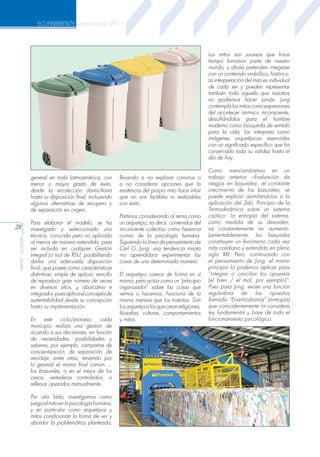 ECUAMBIENTE septiembre 2011

Los mitos son sucesos que hace
tiempo formaron parte de nuestro
mundo, y ahora pretenden integrase
con un contenido simbólico, histórico.
La interpretación del mito es individual
de cada ser y pueden representar
también todo aquello que nosotros
no podremos hacer jamás. Jung
contempla los mitos como expresiones
del acontecer anímico inconsciente,
descifrándolos para el hombre
moderno como búsqueda de sentido
para la vida, los interpreta como
imágenes arquetípicas esenciales
con un significado específico que ha
conservado toda su validez hasta el
día de hoy.
general en toda Latinoamérica, con
menor o mayor grado de éxito,
desde la recolección domiciliaria
hasta su disposición final, incluyendo
algunas alternativas de recupero y
de separación en origen.

aeisa - guayas

28

Para elaborar el modelo, se ha
investigado y seleccionado una
técnica, conocida pero no aplicada
al menos de manera extendida, para
ser incluida en cualquier Gestión
Integral (o no) de RSU, posibilitando
darles una adecuada disposición
final; que posee como características
distintivas: simple de aplicar, sencillo
de reproducir gran número de veces
en diversos sitios, y abarcativo e
integrador, pues aplica el concepto de
sustentabilidad desde su concepción
hasta su implementación.
En este ciclo/proceso, cada
municipio realiza una gestión de
acuerdo a sus decisiones, en función
de necesidades, posibilidades y
saberes, por ejemplo, campañas de
concientización, de separación, de
reciclaje, entre otras, teniendo por
lo general el mismo final común…..
los basurales, o en el mejor de los
casos, vertederos controlados, o
rellenos operados manualmente.
Por otro lado, investigamos como
juega el mito en la psicología humana,
y en particular como arquetipos y
mitos condicionan la forma de ver y
abordar la problemática planteada,

llevando a no explorar caminos o
a no considerar opciones que la
existencia del propio mito hace intuir
que no son factibles ni realizables
con éxito.
Partimos considerando al tema como
un arquetipo, es decir, contenidos del
inconciente colectivo como herencia
común de la psicología humana.
Siguiendo la línea de pensamiento de
Carl G. Jung: una tendencia innata
-no aprendida-a experimentar las
cosas de una determinada manera.
El arquetipo carece de forma en sí
mismo, pero actúa como un “principio
organizador” sobre las cosas que
vemos o hacemos. Funciona de la
misma manera que los instintos. Son
los arquetipos los que crean religiones,
filosofías, culturas, comportamientos
y mitos.

Como mencionáramos en un
trabajo anterior –Evaluación de
riesgos en basurales-, el constante
crecimiento de los basurales, se
puede explicar asimilándolos a la
aplicación del 2do. Principio de la
Termodinámica sobre un sistema
caótico: la entropía del sistema,
como medida de su desorden,
va constantemente en aumento.
Lamentablemente, los basurales
constituyen un fenómeno cada vez
más cotidiano y extendido en pleno
siglo XXI. Pero, continuando con
el pensamiento de Jung, el mismo
principio lo podemos aplicar para
“integrar o conciliar los opuestos
(el bien / el mal, por ejemplo)”.
Pues para Jung, existe una función
reguladora
de
los
opuestos
llamada “Enantiodromía” (entropía)
que coincidentemente la considera
ley fundamental y base de todo el
funcionamiento psicológico.
Por otro lado, es Joseph Campbell

 