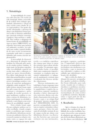 3. Metodologia


       A impossibilidade de exami-

nar cada uma das 150 escolas da

rede municipal, aliada à necessida-

de de realizar uma avaliação apro-

fundada, determinou a seleção de

cinco escolas como estudos de ca-

sos representativos. Em quatro das

escolas selecionadas, a presença de

alunos com deficiência tornou pos-

sível avaliar as barreiras ambientais

que causavam restrições sensoriais,

cognitivas, físico-motoras e múlti-

plas. Para verificar a adequação da

norma técnica de acessibilidade em

vigor na época (NBR/9.050/85) aos

requisitos necessários para inclusão

em ambientes escolares, foi reali-

zada uma análise espacial detalha-

da de uma escola recentemente

construída, onde todos os aspectos

definidos pela norma estavam im-                Nos passeios acompanhados, observaram-se restrições no deslocamento, uso e orientação dos

                                                alunos devido a pisos irregulares, dimensões reduzidas de circulação, ausência de marcação de
plementados.
                                                desníveis e ausência de pisos táteis em ambientes amplos.
       A necessidade de desenvol-

ver a observação de situações reais             escola e as condições específicas                 percepção, cognição e participa-

também foi reforçada pela ausên-                das crianças para situar as causas                ção. É importante observar que

cia de estudos teóricos similares. A            das restrições para realizar ativida-             nos passeios acompanhados os en-

maior parte da literatura específica            des desejadas. Os principais aspec-               trevistadores não auxiliaram os en-

sobre acessibilidade espacial em                tos avaliados foram: as possibili-                trevistados, e que os mesmos fo-

escolas trata sobre a educação es-              dades para compreensão espacial e                 ram solicitados a explicar as difi-

pecial nos países desenvolvidos.                orientação; as condições para mo-                 culdades que enfrentaram na rea-

Essa difere radicalmente da reali-              vimento independente; e a adequa-                 lização das atividades.

dade educacional brasileira, na qual            ção do equipamento existente para                           Após a coleta dos dados e re-

espaços e equipamentos acessíveis,              a realização das diversas ativida-                alização dos passeios acompanha-

acesso à tecnologia assistiva e exis-           des educacionais.                                 dos, quadros avaliativos detalha-

tência de materiais pedagógicos                         Diversos instrumentos me-                 dos foram elaborados para cada

adaptados ainda incipiente. Os es-              todológicos foram empregues para                  escola, visando não só ordenar e

tudos teóricos iniciais foram segui-            realizar esta avaliação: levantamen-              classificar os problemas encontra-

dos pelo exame das leis e normas                to arquitetônico e registro das ca-               dos, mas também servir como sín-

nacionais e estrangeiras e pelos                racterísticas espaciais (medições,                tese do estudo realizado e apontar

exemplos de escolas acessíveis, os              desenhos e fotos); observação di-                 recomendações de como resolver

                                                reta; entrevistas abertas com estu-               os problemas existentes. Reprodu-
quais auxiliaram a unificar os con-
                                                                                                  zimos a seguir parte de um dos
ceitos centrais de deficiência, res-            dantes, funcionários da escola, pro-

                                                fessores e pais; e no estágio final               quadros avaliativos elaborados.
trição, participação na atividade e

inclusão, e suas relações com a exis-           da pesquisa “passeios acompanha-

tência de acessibilidade espacial.              dos” (DISCHINGER, 2000). Os                       4. Resultados
       Estes estudos foram segui-               passeios acompanhados consisti-

dos por avaliações práticas nas es-             ram no registro sistemático (obser-                         Após o término da etapa de

colas escolhidas, visando compre-               vação, gravação e fotos) da reali-                avaliação das condições de acessi-

ender os problemas que crianças                 zação de atividades normais de uso                bilidade das escolas escolhidas, bus-

com diferentes deficiências encon-              do espaço escolar por alunos com                  camos desenvolver uma proposta

travam em ambientes diversos. Era               deficiências diversas e na observa-               de adaptação que adequasse o pro-

essencial examinar as relações exis-            ção das barreiras que causavam                    jeto da Escola Básica Referência ao

tentes entre os espaços de cada                 restrições em seus movimentos,                    uso dos alunos com deficiência. As

INCLUSÃO - Revista da Educação Especial - Jul/2006                                                                                        37
 