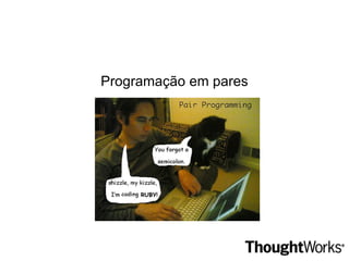 Agile Manifesto Estamos descobrindo maneiras melhores de desenvolver software, fazendo-o nós mesmos e ajudando outros a fazerem o mesmo. Através deste trabalho, passamos a valorizar:  Indivíduos e interações  mais que processos e ferramentas Software em funcionamento  mais que documentação abrangente Colaboração com o cliente  mais que negociação de contratos Responder a mudanças  mais que seguir um plano Ou seja, mesmo havendo valor nos itens à direita, valorizamos mais os itens à esquerda. Baixo índice de interação Ciclo de Feedback muito longo Proteção contra o cliente Dificuldade de mudança Previsibilidade a longo prazo Baixa motivação 