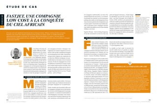 N
é aux États-Unis dans les
années1980suiteàladéré-
glementation du secteur
aérien, le modèle de la
compagnie aérienne low
cost (ENCADRÉ ) s’est rapidement répandu.
En Europe, Ryanair et Easyjet sont les leaders
incontestés de ce marché alors qu’Air Asia et
la GOL sont respectivement dominants en
Asie et en Amérique latine. Aujourd’hui les
compagnies low cost font partie intégrante du
secteur du transport aérien ; il en existe près
d’une centaine et l’une d’entre elles, Ryanair,
fait partie des dix plus grandes compagnies du
monde en termes de passagers transportés.
Les compagnies aériennes « classiques » ont
longtemps sous-estimé et méprisé ce nouveau
business model, qu’elles considéraient marginal
et économiquement non viable. Aujourd’hui,
presque toutes intègrent une composante low
cost dans leur réflexion stratégique, tout par-
ticulièrement sur les trajets courts et moyens
courriers. De fait, les compagnies low cost ont
véritablement transformé le transport aérien
en le rendant beaucoup plus accessible. Il est
désormais possible, presque partout dans le
monde,deréaliserpourmoinsdecenteurosun
voyage de quelques heures en avion. Presque
partout – sauf en Afrique !
À L’ORIGINE DU PROJET, UNE ÉVIDENCE
M
isàpartl’AfriqueduSud,
dotée de compagnies à
bascoûtssursonréseau
intérieur, et le Maroc
qui est desservi par les
acteurs européens, le continent africain est
le grand oublié du low cost. Et pourtant, le
besoin d’une compagnie panafricaine à bas
prix est une évidence en raison de la taille
du continent, d’infrastructures de transport
terrestres de faible qualité et d’une classe
moyenne de plus en plus mobile. C’est le pari
que fait Fastjet, qui a l’ambition de devenir la
principale compagnie low cost panafricaine.
Fastjet considère que les produits offerts par
les compagnies classiques sont un des facteurs
de restriction du développement économique
du continent. Le commerce transfrontalier et
le développement touristique, entre autres,
sont aujourd’hui fortement impactés par des
tarifs maintenus artificiellement élevés par
les compagnies traditionnelles, en raison d’un
manque flagrant de concurrence. La croissance
économique du continent, un environnement
politique plus stable ou le développement d’une
classe moyenne génèrent des changements que
l’on peut espérer structurels et qui rendent pos-
sible le lancement d’une compagnie aérienne
sûre, fiable et abordable au service d’une clientèle
d’affaires et de loisir.
Inspirée d’Easyjet – dont la holding, Easygroup,
est un des actionnaires et dont est issue une
partie de l’équipe de direction –, Fastjet intègre
les ingrédients qui ont fait le succès de son
aînée : une flotte homogène (de la famille de
l’airbus A320), moderne, peu gourmande en
carburant et fiable qui permet de maximiser les
rotations et d’assurer une ponctualité des vols.
La standardisation est un des piliers du modèle ;
les tarifs sont réduits au maximum2
et les extras
(bagages, collation) sont en supplément. Le site
internet est l’unique canal de distribution, ce qui
permet à la compagnie de réduire et de maîtriser
ses coûts dans ce domaine.
UNE COMPAGNIE EN PLEIN ESSOR
F
astjet a choisi la Tanzanie, et l’aé-
roport de Dar es Salaam, comme
base pour assurer la première
étape de son développement. Ce
choix se justifie par l’absence de
compagnie aérienne nationale majeure, par le
potentiel touristique de la Tanzanie, par son
dynamisme économique et sa population signi-
ficative – environ 50 millions d’habitants.
Depuis son vol inaugural, le 29 novembre 2012,
la compagnie dessert quatre destinations dans
le pays et six à l’international. Fort du succès de
ses opérations en Tanzanie – Fastjet annonce
ses premiers mois rentables pour les opérations
tanzaniennes fin 2014 –, la compagnie s’est déve-
loppée à l’international et a identifié cinq pays
cibles (Kenya, Ouganda, Zambie, Zimbabwe
et Afrique du Sud) pour appuyer sa croissance.
Ce marché compte 210 millions d’habitants
et représente approximativement 20 % de la
population africaine. Il présente en outre des
caractéristiques permettant un développement
régional : il dispose d’une langue commune,
l’anglais ; des liens historiques existent entre
ces différents pays, marqués par des flux migra-
toires et d’ores et déjà partenaires économiques.
Fastjet vise une flotte de 34 avions fin 2018, 40
destinations desservies et 10 millions de sièges
vendus par an. Elle représenterait alors 13 %
de parts de marché sur les lignes desservies, ce
qui équivaut à deux allers-retours par an pour
1 % de la population visée.
Le modèle est bien rodé, le potentiel de
marché semble être là, le produit est adapté
aux contraintes de l’Afrique. Tout semble donc
en place pour que le succès de Fastjet soit au
rendez-vous. Mais certains facteurs viennent
freiner le développement de la compagnie.
FASTJET, UNE COMPAGNIE
LOW COST À LA CONQUÊTE
DU CIEL AFRICAIN
Alexis Janoray
Chargé d’affaires senior,
Proparco, groupe AFD1
REPÈRES
FASTJET
Fastjet est une compagnie aérienne
à bas prix basée à l’aéroport
international Julius Nyerere de Dar
es Salaam, en Tanzanie. Elle a été
fondée en 2012 par le créateur
d’Easyjet. Aujourd’hui, elle dessert
dix destinations pour des tarifs
débutant à dix dollars l’aller simple.
Elle détient six airbus A319, offrant
une capacité de 50 000 sièges par
semaine. Depuis son lancement
en 2012, elle a transporté plus de
deux millions de passagers. La
compagnie fait état d’un taux de
ponctualité de 94 %.Si le low cost s’est rapidement développé dans le transport aérien, l’Afrique continue de faire exception.
Pourtant, avec l’essor des classes moyennes et les lacunes du réseau routier, ce modèle devrait être
particulièrement adapté à la situation du continent. Mais la libéralisation du secteur n’est pas réelle et
l’environnement réglementaire est trop contraignant. Fastjet parvient néanmoins, dans ce contexte, à conquérir
de nouveaux marchés.
2 À titre d’exemple, le billet pour un vol Dar es Salaam-Nairobi est annoncé à partir de 30 dollars (hors taxes et charges) sur le site de la compagnie.
1 Cet article a été rédigé à partir du rapport
annuel 2014 de Fastjet, intitulé Annual report
and Financial statements. On se reportera
à cette publication pour plus de précisions.
Cet article est de la seule responsabilité des
auteurs et n’engage pas celle de Proparco.
2 3
S E C T E U R P R I V É  D É V E L O P P E M E N T
2 2
S E C T E U R P R I V É  D É V E L O P P E M E N T
ÉTUDEDECAS
ÉTUDEDECAS
É T U D E D E C A S
LE MODÈLE DE LA COMPAGNIE LOW COST
Suite à l’abandon des règles limitant la concurrence à la fin des années 1970
aux États-Unis, les compagnies aériennes se sont peu à peu positionnées sur
le créneau du transport aérien à bas prix (ou low cost). Le modèle adopté par
ces compagnies aériennes suppose qu’elles assurent elles-mêmes la vente
des billets au passager – billets par ailleurs non transférables, non
échangeables et non remboursables. Les vols sont directs, la compagnie
n’assure pas les correspondances ou le transfert des bagages. Les
compagnies low cost utilisent des aéroports secondaires ou des terminaux
plus spartiates. Les procédures d’enregistrement sont simplifiées et la cabine
est destinée à accueillir une haute densité de passagers. Les repas sont
payants, comme toute autre prestation au sol ou en vol. La compagnie réduit
ses coûts d’entretien en opérant un seul type d’avion. Les escales sont très
courtes (moins d’une heure) et la rotation au sol est plus rapide du fait de la
simplification des procédures d’embarquement et de la diminution du
nombre de bagages à manipuler. Les employés sont parfois amenés à
remplir plusieurs fonctions : les personnels navigants commerciaux peuvent
par exemple être appelés à nettoyer l’avion durant l’escale.
 