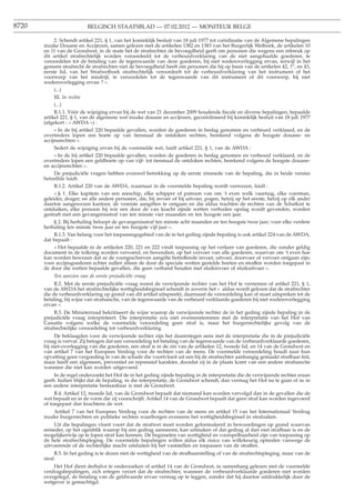 8720                       BELGISCH STAATSBLAD — 07.02.2012 — MONITEUR BELGE

            2. Schendt artikel 221, § 1, van het koninklijk besluit van 18 juli 1977 tot coördinatie van de Algemene bepalingen
       inzake Douane en Accijnzen, samen gelezen met de artikelen 1382 en 1383 van het Burgerlijk Wetboek, de artikelen 10
       en 11 van de Grondwet, in de mate het de strafrechter de bevoegdheid geeft om personen die wegens een inbreuk op
       dit artikel strafrechtelijk worden veroordeeld tot de verbeurdverklaring van de niet aangehaalde goederen, te
       veroordelen tot de betaling van de tegenwaarde van deze goederen, bij niet wederoverlegging ervan, terwijl in het
       gemeen strafrecht de strafrechter niet de bevoegdheid heeft om personen die hij op basis van de artikelen 42, 1o, en 43,
       eerste lid, van het Strafwetboek strafrechtelijk veroordeelt tot de verbeurdverklaring van het instrument of het
       voorwerp van het misdrijf, te veroordelen tot de tegenwaarde van dit instrument of dit voorwerp, bij niet
       wederoverlegging ervan ? ».
            (...)
            III. In rechte
            (...)
            B.1.1. Vóór de wijziging ervan bij de wet van 21 december 2009 houdende ﬁscale en diverse bepalingen, bepaalde
       artikel 221, § 1, van de algemene wet inzake douane en accijnzen, gecoördineerd bij koninklijk besluit van 18 juli 1977
       (afgekort : « AWDA ») :
            « In de bij artikel 220 bepaalde gevallen, worden de goederen in beslag genomen en verbeurd verklaard, en de
       overtreders lopen een boete op van tienmaal de ontdoken rechten, berekend volgens de hoogste douane- en
       accijnsrechten ».
            Sedert de wijziging ervan bij de voormelde wet, luidt artikel 221, § 1, van de AWDA :
            « In de bij artikel 220 bepaalde gevallen, worden de goederen in beslag genomen en verbeurd verklaard, en de
       overtreders lopen een geldboete op van vijf- tot tienmaal de ontdoken rechten, berekend volgens de hoogste douane-
       en accijnsrechten ».
            De prejudiciële vragen hebben evenwel betrekking op de eerste zinsnede van de bepaling, die in beide versies
       hetzelfde luidt.
            B.1.2. Artikel 220 van de AWDA, waarnaar in de voormelde bepaling wordt verwezen, luidt :
            « § 1. Elke kapitein van een zeeschip, elke schipper of patroon van om ’t even welk vaartuig, elke voerman,
       geleider, drager, en alle andere personen, die, bij invoer of bij uitvoer, pogen, hetzij op het eerste, hetzij op elk ander
       daartoe aangewezen kantoor, de vereiste aangiften te ontgaan en die aldus trachten de rechten van de Schatkist te
       ontduiken, elke persoon bij wie een door de van kracht zijnde wetten verboden opslag wordt gevonden, worden
       gestraft met een gevangenisstraf van ten minste vier maanden en ten hoogste een jaar.
            § 2. Bij herhaling beloopt de gevangenisstraf ten minste acht maanden en ten hoogste twee jaar; voor elke verdere
       herhaling ten minste twee jaar en ten hoogste vijf jaar ».
            B.1.3. Van belang voor het toepassingsgebied van de in het geding zijnde bepaling is ook artikel 224 van de AWDA,
       dat bepaalt :
            « Het bepaalde in de artikelen 220, 221 en 222 vindt toepassing op het verkeer van goederen, die zonder geldig
       document in de tolkring worden vervoerd, en bovendien, op het vervoer van alle goederen, waarvan om ’t even hoe
       kan worden bewezen dat ze de voorgeschreven aangifte betreffende invoer, uitvoer, doorvoer of vervoer ontgaan zijn;
       voor accijnsgoederen echter zullen alleen de door de speciale wetten gestelde boeten en straffen worden toegepast in
       de door die wetten bepaalde gevallen, die geen verband houden met sluikinvoer of sluikuitvoer ».
           Ten aanzien van de eerste prejudiciële vraag
            B.2. Met de eerste prejudiciële vraag wenst de verwijzende rechter van het Hof te vernemen of artikel 221, § 1,
       van de AWDA het strafrechtelijke wettigheidsbeginsel schendt in zoverre het « aldus wordt gelezen dat de strafrechter
       die de verbeurdverklaring op grond van dit artikel uitspreekt, daarnaast de veroordeling kan of moet uitspreken tot de
       betaling, bij wijze van strafsanctie, van de tegenwaarde van de verbeurd verklaarde goederen bij niet wederoverlegging
       ervan ».
            B.3. De Ministerraad bekritiseert de wijze waarop de verwijzende rechter de in het geding zijnde bepaling in de
       prejudiciële vraag interpreteert. Die interpretatie zou niet overeenstemmen met de interpretatie van het Hof van
       Cassatie volgens welke de voormelde veroordeling geen straf is, maar het burgerrechtelijke gevolg van de
       strafrechtelijke veroordeling tot verbeurdverklaring.
            De beklaagden voor de verwijzende rechter zijn het daarentegen eens met de interpretatie die in de prejudiciële
       vraag is vervat. Zij betogen dat een veroordeling tot betaling van de tegenwaarde van de verbeurdverklaarde goederen,
       bij niet-overlegging van die goederen, een straf is in de zin van de artikelen 12, tweede lid, en 14 van de Grondwet en
       van artikel 7 van het Europees Verdrag voor de rechten van de mens. De voormelde veroordeling houdt naar hun
       opvatting geen vergoeding in van de schade die voortvloeit uit een bij de strafrechter aanhangig gemaakt strafbaar feit,
       maar heeft een algemeen, preventief en repressief karakter, doordat zij in de plaats komt van een andere strafsanctie
       wanneer die niet kan worden uitgevoerd.
           In de regel onderzoekt het Hof de in het geding zijnde bepaling in de interpretatie die de verwijzende rechter eraan
       geeft. Indien blijkt dat de bepaling, in die interpretatie, de Grondwet schendt, dan vermag het Hof na te gaan of ze in
       een andere interpretatie bestaanbaar is met de Grondwet.
            B.4. Artikel 12, tweede lid, van de Grondwet bepaalt dat niemand kan worden vervolgd dan in de gevallen die de
       wet bepaalt en in de vorm die zij voorschrijft. Artikel 14 van de Grondwet bepaalt dat geen straf kan worden ingevoerd
       of toegepast dan krachtens de wet.
           Artikel 7 van het Europees Verdrag voor de rechten van de mens en artikel 15 van het Internationaal Verdrag
       inzake burgerrechten en politieke rechten waarborgen eveneens het wettigheidsbeginsel in strafzaken.
           Uit die bepalingen vloeit voort dat de strafwet moet worden geformuleerd in bewoordingen op grond waarvan
       eenieder, op het ogenblik waarop hij een gedrag aanneemt, kan uitmaken of dat gedrag al dan niet strafbaar is en de
       mogelijkerwijs op te lopen straf kan kennen. De beginselen van wettigheid en voorspelbaarheid zijn van toepassing op
       de hele strafrechtspleging. De voormelde bepalingen willen aldus elk risico van willekeurig optreden vanwege de
       uitvoerende of de rechterlijke macht uitsluiten bij het vaststellen en toepassen van de straffen.
            B.5. In het geding is te dezen niet de wettigheid van de strafbaarstelling of van de strafrechtspleging, maar van de
       straf.
           Het Hof dient derhalve te onderzoeken of artikel 14 van de Grondwet, in samenhang gelezen met de voormelde
       verdragsbepalingen, zich ertegen verzet dat de strafrechter, wanneer de verbeurdverklaarde goederen niet worden
       overgelegd, de betaling van de geldwaarde ervan vermag op te leggen, zonder dat hij daartoe uitdrukkelijk door de
       wetgever is gemachtigd.
 