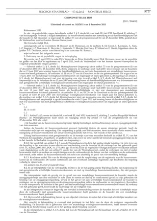 BELGISCH STAATSBLAD — 07.02.2012 — MONITEUR BELGE                                                              8727

                                                 GRONDWETTELIJK HOF
                                                                                                                 [2011/206490]
                                  Uittreksel uit arrest nr. 182/2011 van 1 december 2011

      Rolnummer 5133
      In zake : de prejudiciële vragen betreffende artikel 3, § 5, derde lid, van boek III, titel VIII, hoofdstuk II, afdeling 2,
van het Burgerlijk Wetboek (« Regels betreffende de huurovereenkomsten met betrekking tot de hoofdverblijfplaats van
de huurder in het bijzonder »), ingevoegd bij artikel 73 van de programmawet (I) van 27 december 2006, gesteld door
de Vrederechter van het kanton Veurne-Nieuwpoort.
      Het Grondwettelijk Hof,
      samengesteld uit de voorzitters M. Bossuyt en R. Henneuse, en de rechters E. De Groot, L. Lavrysen, A. Alen,
J.-P. Snappe, J.-P. Moerman, E. Derycke, J. Spreutels, T. Merckx-Van Goey, P. Nihoul en F. Daoût, bijgestaan door de
griffier P.-Y. Dutilleux, onder voorzitterschap van voorzitter M. Bossuyt,
      wijst na beraad het volgende arrest :
      I. Onderwerp van de prejudiciële vragen en rechtspleging
      Bij vonnis van 5 april 2011 in zake Dirk Vannecke en Petra Vanhulle tegen Dirk Hermans, waarvan de expeditie
ter griffie van het Hof is ingekomen op 7 april 2011, heeft de Vrederechter van het kanton Veurne-Nieuwpoort de
volgende prejudiciële vragen gesteld :
      - « Schendt artikel 3, § 5, derde lid, Woninghuurwet (ingevoegd door artikel 73 van de programmawet (I) van
27 december 2006 (B.S. 28 december 2006, derde uitgave)), in werking vanaf 1 juli 2007, ten overstaan van de huurders
die na 15 juni 2007 een woning huren als hoofdverblijfplaats en met wie daaromtrent een mondelinge huurovereen-
komst tot stand gekomen is, de artikelen 10, 11 en/of 23 van de Grondwet in die zin geïnterpreteerd dat in geval er na
15 juni 2007 een mondelinge woninghuurovereenkomst van negen jaar tot stand gekomen is, de regeling van artikel 3,
§ 5, derde lid, Woninghuurwet niet van toepassing zou zijn, terwijl artikel 3, § 5, derde lid, Woninghuurwet wel
toepasselijk is op de huurders die na 15 juni 2007 een woning huren als hoofdverblijfplaats en met wie daaromtrent een
niet geregistreerde schriftelijke woninghuurovereenkomst van negen jaar tot stand gekomen is ? »;
      - « Schendt artikel 3, § 5, derde lid, Woninghuurwet (ingevoegd door artikel 73 van de programmawet (I) van
27 december 2006 (B.S. 28 december 2006, derde uitgave)), in werking vanaf 1 juli 2007, ten overstaan van de huurders
die vóór 15 juni 2007 een woning huren als hoofdverblijfplaats en met wie daaromtrent een mondelinge
huurovereenkomst tot stand gekomen is, de artikelen 10, 11 en/of 23 van de Grondwet in die zin geïnterpreteerd dat
in geval er vóór 15 juni 2007 een mondelinge woninghuurovereenkomst van negen jaar tot stand gekomen is,
de regeling van artikel 3, § 5, derde lid, Woninghuurwet niet van toepassing zou zijn, terwijl artikel 3, § 5, derde lid,
Woninghuurwet wel toepasselijk is op de huurders die vóór 15 juni 2007 een woning huren als hoofdverblijfplaats en
met wie daaromtrent een niet geregistreerde schriftelijke woninghuurovereenkomst van negen jaar tot stand gekomen
is ? ».
      (...)
      III. In rechte
      (...)
      B.1.1. Artikel 3, § 5, eerste tot derde lid, van boek III, titel VIII, hoofdstuk II, afdeling 2, van het Burgerlijk Wetboek
(hierna : de Woninghuurwet) luidt sinds de wijziging ervan bij artikel 73 van de programmawet (I) van
27 december 2006 als volgt :
      « De huurder kan de huurovereenkomst op ieder tijdstip beëindigen met inachtneming van een opzeggingstermijn
van drie maanden.
      Indien de huurder de huurovereenkomst evenwel beëindigt tijdens de eerste driejarige periode, heeft de
verhuurder recht op een vergoeding. Die vergoeding is gelijk aan drie maanden, twee maanden of één maand huur
naargelang de huurovereenkomst een einde neemt gedurende het eerste, het tweede of het derde jaar.
      Zolang het huurcontract niet geregistreerd is na de termijn van twee maanden bedoeld in artikel 32, 5o, van het
Wetboek der registratie-, hypotheek- en griffierechten, zijn zowel de in het eerste lid bedoelde opzeggingstermijn als de
in het tweede lid bedoelde vergoeding niet van toepassing ».
      B.1.2. Het derde lid van artikel 3, § 5, van de Woninghuurwet is de in het geding zijnde bepaling. De ratio legis van
die bepaling is het voorzien in een effectievere bescherming van de huurder bij de verkoop van het gehuurde goed
(Parl. St., Kamer, 2006-2007, DOC 51-2773/001, pp. 53 en 56). Door de registratie verkrijgt de huurovereenkomst immers
vaste dagtekening in de zin van artikel 9, eerste lid, van de Woninghuurwet, zodat de verkrijger om niet of onder
bezwarende titel in de rechten en verplichtingen van de verhuurder op de datum van het verlijden van de authentieke
akte treedt, zelfs indien de huurovereenkomst het recht van uitzetting in geval van vervreemding bedingt.
      B.1.3. Krachtens artikel 5bis van de Woninghuurwet rust de verplichting van de registratie van de huurovereen-
komst op de verhuurder. De kosten verbonden aan een eventueel laattijdige registratie zijn krachtens die bepaling
volledig te zijnen laste.
      Ten aanzien van de eerste prejudiciële vraag
      B.2. In de interpretatie van de verwijzende rechter is de in het geding zijnde bepaling slechts van toepassing op
niet-geregistreerde schriftelijke huurovereenkomsten, en niet op mondelinge huurovereenkomsten, die niet geregis-
treerd zijn.
      Die interpretatie heeft als gevolg dat in geval van een mondelinge huurovereenkomst de huurder steeds de
opzeggingstermijn van drie maanden in acht dient te nemen en dat hij in voorkomend geval zal zijn gehouden tot
betaling van de opzeggingsvergoeding, terwijl in het geval van een schriftelijke huurovereenkomst de huurder is
ontslagen van de opzeggingstermijn en de opzeggingsvergoeding indien de verhuurder ze niet registreert. Bovendien
is in die interpretatie de huurder in het geval van een mondelinge huurovereenkomst evenmin beschermd bij verkoop
van het gehuurde goed, hoewel dit de bedoeling van de wetgever was.
      In die interpretatie bestaat er bijgevolg een verschil in behandeling tussen de huurder die een schriftelijke maar
door de verhuurder niet geregistreerde huurovereenkomst heeft gesloten en de huurder die een mondelinge
huurovereenkomst heeft gesloten.
      B.3. Het verschil in behandeling berust op een objectief criterium, te weten het al dan niet schriftelijke karakter van
de woninghuurovereenkomst.
      Het verschil in behandeling is evenwel niet pertinent in het licht van de door de wetgever nagestreefde
doelstelling. De huurder die is gebonden door een mondelinge woninghuurovereenkomst, heeft immers evenzeer
belang bij de bescherming waarin de in het geding zijnde bepaling voorziet.
      In die interpretatie is artikel 3, § 5, derde lid, van de Woninghuurwet niet bestaanbaar met de artikelen 10 en 11
van de Grondwet.
 