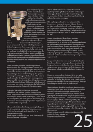 grunn av trykkfall begynner       Dersom det ikke alltid er væske i væskebeholderen, vil
                                         væsken straks å fordampe.       reguleringsventilen og fordamperne få tilført en blanding av
                                         Varmeenergien i den første      væske og gass. En del av kjølemediet er også fordampet idet
                                         delen av fordamperen blir       det kommer inn i fordamperen, utfører ingen kuldeytelse og
                                        tatt fra selve væsken, slik at   nedsetter kapasiteten på anlegget.
                                    kuldemediets temperatur synker
                                   ned tilfordampningstemperaturen.      Hvis reguleringsventilen gir for mye væske, greier ikke
                                      Først da blir det tatt opp         fordamperen å fordampe alt sammen. Følgen av dette er at
                                       varmeenergi fra omgivelsene.      det følger mer eller mindre væske med innsugningsgassen
                                       Trykket i kondensatoren må        inn i kompressoren. Innsuging av væskedråper i sylinderne er
                                    opprettholdes for å kondensere       meget uheldig, idet væsken fordamper i sylinderne og nedsetter
                                kuldemediet til væske, samtidig som      kompressorens ytelse meget sterkt. En sier at kompressoren går
                                 trykket i fordamperen er lavt nok til   for ”våt”.
                                 å få ønsket temperatur.
                                Når væsken passerer strupeventilen       Dersom væsketilførelsen blir alt for stor, begynner
senkes                      trykket. Væsketilførselen skal være          kompressoren å banke; den får væskeslag. Dersom
så stor at                fordamperen blir effektivt utnyttet,           regulerventilene gir for lite væske, vil all væsken være fordampet
men på den annen side ikke så stor at det følger for mye væske           før kjølemediet har passert gjennom hele fordamperen. For
tilbake til kompressoren. Det er meget viktig at en har en full          liten væsketilførsel fører til unormalt sterk tilriming på enkelte
forståelse av termoventilens virkemåte. Vanlige misforståelser           partier av fordamperen, mens andre partier står tørre eller
er at ventilene er innstilt på å holde en fast romtemperatur eller       rimer dårlig. Dette nedsetter hurtig kjøleeffekten. Ved f.eks.
en fast sugerørstemperatur. Ventilenes oppgave er utelukkende            nedkjøling og transport av kjølelast får en ved riktig kjøring
å holde passende overheting i sugerøret, dvs. en forhånd innstilt        nokså sterk kondensasjon eller svak avriming på kompressorens
forskjell mellom sugerørtemperatur og fordampningstemperatur.            sugestoppventil.
Romtemperaturene reguleres med kompressor-kapasiteten, ikke
med ventilene.                                                           Er sugeventil helt tørr eller varm, er oftes væsketilførelsen for
                                                                         liten; dersom det rimer svært meget eller det rimer inn på selve
Etter at væsken har passert den termiske strupeventilen                  kompressorhuset, er væsketilførelsen for stor. Trykkrøret skal
strømmer væsken inn i fordamperen. Det er den delen av et                vanligvis være så varmt at en knapt kan holde hånden på det.
kuldeanlegg som opptar varmeenergi og blir derfor plassert der           Når trykkrøret er lunket, er væsketilførelsen til fordamper for
hvor vi ønsker at varmen blir opptatt eller ha en lav temperatur.        stor.
Trykksenkningen får væsken til å fordampe (koke) og trekke
varmeenergi fra metallveggene i fordamperen. Siden metall er             Dersom en termoventilstyrt fordamper får for mye væske,
en god varmeleder, vil varmen fortsette å strømme gjennom                strammes justerspindelen på termoventilen litt, får den for lite,
veggene og trekke varme fra omgivelsene. Så lenge kompressoren           slakkes den litt. En bør ikke dreie mer en ca. 1 omdreining om
går, vil kuldemediet fordampe. Kuldemediet må fordampe ved               gangen på justerspindelen; for hver gang må en vente til anlegget
en temperatur som er lavere enn mediet som skal kjøles ned, slik         innstiller seg i ny likevekt, dette tar ganske lang tid.
at varmetransporten inn i kuldemediet kan komme igang.
                                                                         Når en har funnet den riktige innstillingen på termoventilene,
                                                                         skal anlegget kunne kjøres under alle forhold uten at ventilene
Ytelsen på et kjøleanlegg er avhengig av den mengde
                                                                         omstilles. Utilfredsstillende mengde av kjølemedium vil
kuldemedium som strømmer gjennom fordamperen. En
                                                                         forårsake at kjøleeffekten forminsker og en større risk for luft
termisk strupeventil må være dimensjonert i forhold til ytelsen
                                                                         og fuktighet. Et utilfredsstillende mengde av kjølemedium vil
på fordamperen, med en korrekt overheting for å kunne utnytte
                                                                         forårsake følgende symtomer: Unormale varme væskeledninger,
hele fordamperflaten. Det første signal om at en fordamper gir
                                                                         For lavt sugetrykk (LP), For lavt leveringstrykk (HP),
for liten ytelse er at fordampningstemperaturen (sugetrykket) er
                                                                         Forminsket kjøleeffekt på anlegget. Når kjølemedium er tilstede
for lavt i forhold til beregnet verdi.
                                                                         i sugeledningen i væskeform vil følgende symptomer inntreffe.
                                                                         Lav temperatur på leveringsledningen, kaldt veivhus, oljen
Siden det er forholdet mellom kompressoren og fordamperen
                                                                         skummer i veivhus, mulige variasjoner i oljetrykket og væskeslag
som gir fordampnings-temperaturen, kan en kompressor




                                                                                                                     25
                                                                         i kompressoren.
med for stor kapasitet også være årsaken til en for lav
                                                                         Dersom væskeslag inntreffer må kompressorkapasiteten bli
fordampningstemperatur.
                                                                         redusert. Ved større væskeslag må
Reguleringen av væsketilførselen er et meget viktig punkt når
                                                                         kompressoren straks stoppes.
det gjelder kjøring av kjøleanlegg.
 