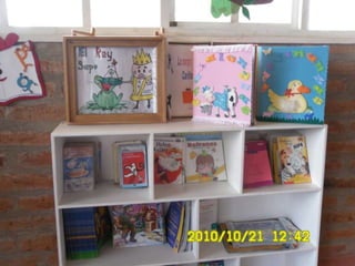 Adecuar los libros en estantes.