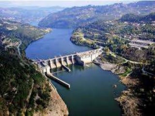 O   rio Douro tem 47 barragens em Portugal.
 