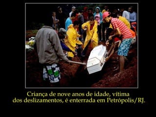 Criança de nove anos de idade, vítima  dos deslizamentos, é enterrada em Petrópolis/RJ. 