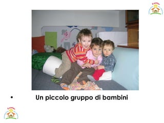 Un piccolo gruppo di bambini  