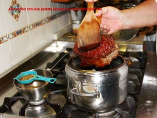 Aiutandoci con due palette leviamo la carne dalla pentola
 