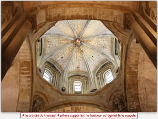 A la croisée du transept 4 piliers supportent le tambour octogonal de la coupole
 