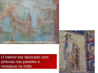O interior era decorado com pinturas nas paredes e mosaicos no chão. 