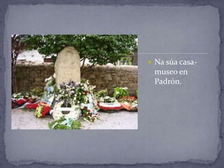 Na súa casa-
 museo en
 Padrón.
 