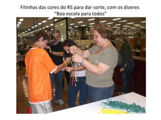 Fitinhas das cores do RS para dar sorte, com os dizeres  “Boa escola para todos” 