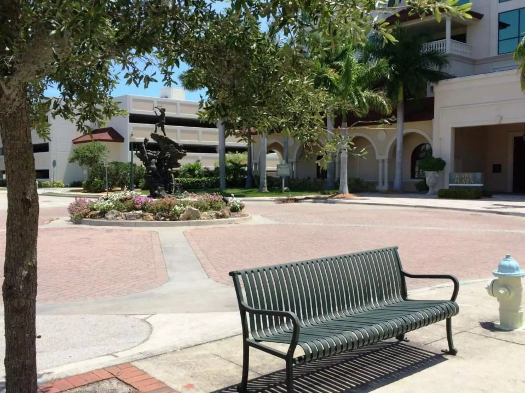 Roundabout centers as context sensitive icons 6 2014