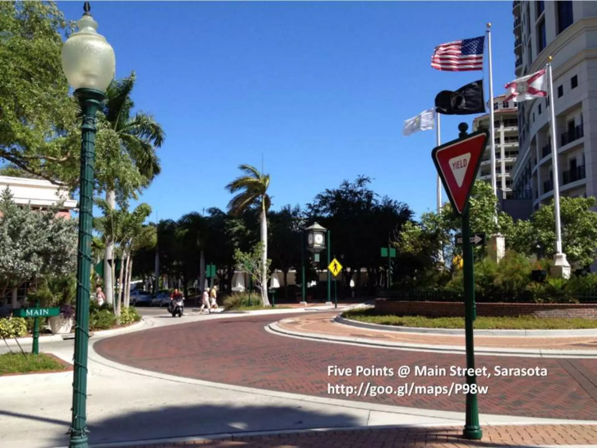 Roundabout centers as context sensitive icons 6 2014