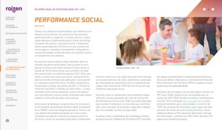 PERFORMANCE SOCIAL
|GRI 102-43|
Temos uma ambição transformadora: ser referência em
impacto social positivo nos setores em que atuamos,
potencializando os negócios e a nossa cultura, e mobili-
zando pessoas e organizações para o futuro da energia
renovável. Na prática, o que buscamos é o desenvolvi-
mento sustentável dos territórios em que atuamos de
forma segura, respeitosa, transparente e integrada às
nossas estratégias, potencializando as vocações locais e
o protagonismo das pessoas.
Os avanços nessa trajetória estão refletidos tanto na
robustez da governança sobre o tema quanto na am-
pliação do alcance de nossa atuação no pilar social. A
equipe de Performance Social, que coordena os traba-
lhos nessa frente, foi reestruturada em 2021/2022, pas-
sando a contar com áreas que atuam sinergicamente,
além de manter profissionais dedicados a acompanhar
os indicadores de performance. Também ampliamos o
investimento na área, que passou de R$ 1,4 milhão em
2020/201 para R$ 3,7 milhões em 2021/2022 – o valor
considera, entre outras despesas, custos com pesqui-
sas, consultorias e comunicações realizadas para plane-
jamento e execução de ações comunitárias.
Outro ponto de destaque na governança foi a evolução
da Ferramenta de Avaliação de Maturidade Socioeconô-
mica (FAMS), nossa tecnologia proprietária. Trata-se de
uma potente ferramenta de gestão de riscos e opor-
tunidades que aponta a direção da atuação social no
território a partir de consulta qualificada a stakeholders
internos e externos e da coleta secundária de indicado-
res socioeconômicos. Na safra, ampliamos a avaliação
de maturidade socioeconômica para as operações de
supply chain, alcançando 100% dos territórios em que
mantemos operações ativas.
Ouvimos ainda os stakeholders eventualmente impac-
tados por nossas operações por meio do Serviço de
Atendimento ao Consumidor (SAC), que está preparado
para receber e endereçar as mais diversas manifesta-
ções, como dúvidas, reclamações, sugestões e elogios
das comunidades vizinhas às operações.
A análise crítica e colaborativa dos resultados é realiza-
da pelo Grupo de Trabalhos de Territórios (GTT), formado
por equipe multidisciplinar e representantes de diversas
áreas, que define a base para a construção dos Planos de
Relacionamento com Territórios (PRTs) e reporta à nossa
governança de sustentabilidade.
Exemplos de tecnologias sociais que podem compor um
PRT são o VOAR, programa de voluntariado que, so-
mente em 2021/2022, beneficiou direta e indiretamente
mais de 154 mil pessoas (ver mais aqui); e os cursos
profissionalizantes para comunidades no entorno de
100% dos parques de bioenergia, cujas vagas são apre-
sentadas de forma afirmativa para promover a diver-
sidade de gênero e PcD, apoiando demandas internas
de contratação – somente em 2021/2022, abrimos 570
vagas para profissionalização.
Fundação Raízen Jataí - GO
… E PROPOSTA DE VALOR
NO LONGO PRAZO
RELATÓRIO ANUAL DE SUSTENTABILIDADE 2021–2022
SOBRE ESTE
RELATÓRIO
... COM MODELO DE
NEGÓCIOS ÚNICO E
IRREPLICÁVEL…
MENSAGEM
DO PRESIDENTE
… CRESCIMENTO
ESTRUTURADO…
LIDERANDO
A TRANSIÇÃO
ENERGÉTICA
RESULTADOS
FINANCEIROS
CADERNO DE
INDICADORES
SUMÁRIOS DE
CONTEÚDO GRI
CARTA DE
ASSEGURAÇÃO
EXPEDIENTE
DESTAQUES DO ANO-SAFRA
80
 