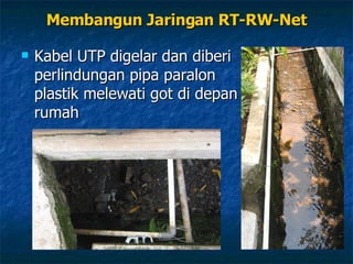 Kabel UTP digelar dan diberi perlindungan pipa paralon plastik melewati got di depan rumah Membangun Jaringan RT-RW-Net 