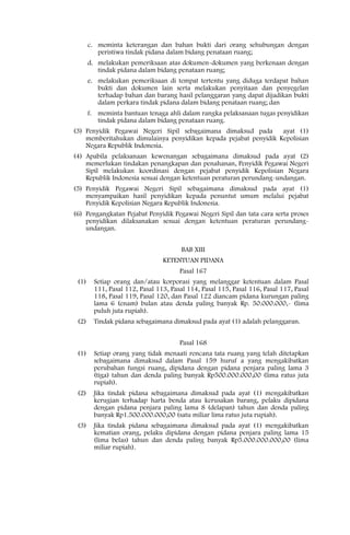 c. meminta keterangan dan bahan bukti dari orang sehubungan dengan
          peristiwa tindak pidana dalam bidang penataan ruang;
       d. melakukan pemeriksaan atas dokumen-dokumen yang berkenaan dengan
          tindak pidana dalam bidang penataan ruang;
       e. melakukan pemeriksaan di tempat tertentu yang diduga terdapat bahan
          bukti dan dokumen lain serta melakukan penyitaan dan penyegelan
          terhadap bahan dan barang hasil pelanggaran yang dapat dijadikan bukti
          dalam perkara tindak pidana dalam bidang penataan ruang; dan
       f. meminta bantuan tenaga ahli dalam rangka pelaksanaan tugas penyidikan
          tindak pidana dalam bidang penataan ruang.
(3) Penyidik Pegawai Negeri Sipil sebagaimana dimaksud pada       ayat (1)
    memberitahukan dimulainya penyidikan kepada pejabat penyidik Kepolisian
    Negara Republik Indonesia.
(4) Apabila pelaksanaan kewenangan sebagaimana dimaksud pada ayat (2)
    memerlukan tindakan penangkapan dan penahanan, Penyidik Pegawai Negeri
    Sipil melakukan koordinasi dengan pejabat penyidik Kepolisian Negara
    Republik Indonesia sesuai dengan ketentuan peraturan perundang-undangan.
(5) Penyidik Pegawai Negeri Sipil sebagaimana dimaksud pada ayat (1)
    menyampaikan hasil penyidikan kepada penuntut umum melalui pejabat
    Penyidik Kepolisian Negara Republik Indonesia.
(6) Pengangkatan Pejabat Penyidik Pegawai Negeri Sipil dan tata cara serta proses
    penyidikan dilaksanakan sesuai dengan ketentuan peraturan perundang-
    undangan.


                                       BAB XIII
                                 KETENTUAN PIDANA
                                       Pasal 167
 (1)     Setiap orang dan/atau korporasi yang melanggar ketentuan dalam Pasal
         111, Pasal 112, Pasal 113, Pasal 114, Pasal 115, Pasal 116, Pasal 117, Pasal
         118, Pasal 119, Pasal 120, dan Pasal 122 diancam pidana kurungan paling
         lama 6 (enam) bulan atau denda paling banyak Rp. 50.000.000,- (lima
         puluh juta rupiah).
 (2)     Tindak pidana sebagaimana dimaksud pada ayat (1) adalah pelanggaran.


                                       Pasal 168
 (1)     Setiap orang yang tidak menaati rencana tata ruang yang telah ditetapkan
         sebagaimana dimaksud dalam Pasal 159 huruf a yang mengakibatkan
         perubahan fungsi ruang, dipidana dengan pidana penjara paling lama 3
         (tiga) tahun dan denda paling banyak Rp500.000.000,00 (lima ratus juta
         rupiah).
 (2)     Jika tindak pidana sebagaimana dimaksud pada ayat (1) mengakibatkan
         kerugian terhadap harta benda atau kerusakan barang, pelaku dipidana
         dengan pidana penjara paling lama 8 (delapan) tahun dan denda paling
         banyak Rp1.500.000.000,00 (satu miliar lima ratus juta rupiah).
 (3)     Jika tindak pidana sebagaimana dimaksud pada ayat (1) mengakibatkan
         kematian orang, pelaku dipidana dengan pidana penjara paling lama 15
         (lima belas) tahun dan denda paling banyak Rp5.000.000.000,00 (lima
         miliar rupiah).
 