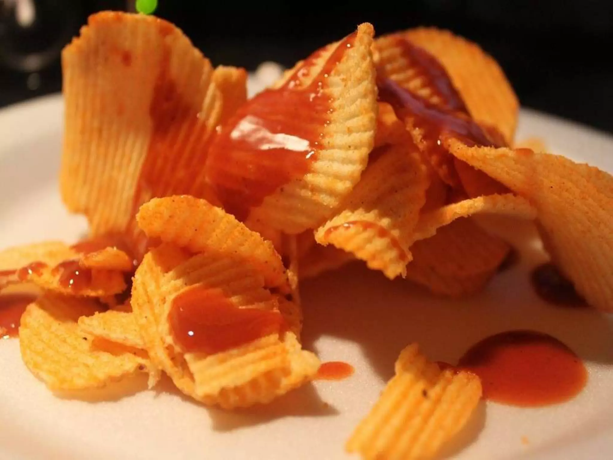    RUFFLES: SABOR A LOS VEGETALES COMO PUEDEN SER (YUCA, ESPINACA, ZANAHORIA, REMOLACHA, PLÁTANO VERDE, ETC.)PORQUE:Tienden a ser un sustituto y con esto reduce e costo de producción ya que los productos anteriores suelen estar bajos cuando entre si se realizar las combinaciones de producción.