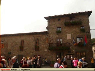 Ajuntament de Rupit a la Plaça Major.
 