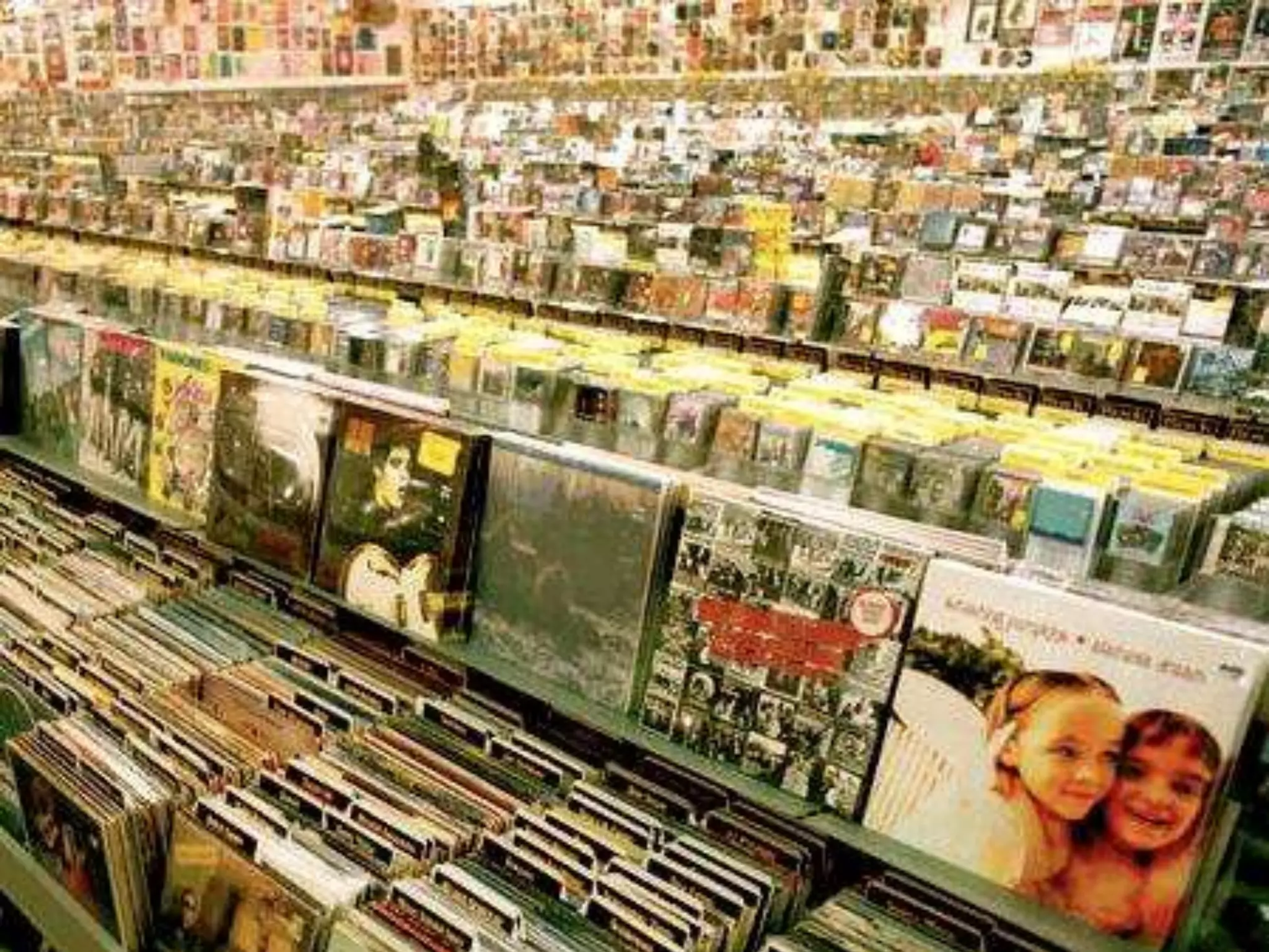 THEY’RE NO LONGER A CAPTIVE
AUDIENCE. THEY’RE A MOVING TARGET
 