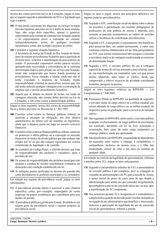 Acerca dos crimes previstos na Lei de Licitações, julgue os itens    Julgue os itens a seguir, acerca dos princípios aplicáveis aos
que se seguem segundo o entendimento do STJ e a legislação que       regimes próprios previdenciários.
rege a matéria.
                                                                     113 Segundo o STF, contribuição social incidente sobre o abono
103 O tipo penal consistente em dispensar ou inexigir licitação          de incentivo à participação em reuniões pedagógicas de
    fora das hipóteses previstas em lei é delito de mera conduta,
                                                                         professores da rede pública de ensino é indevida, pois
    logo, não exige dolo específico, apenas o genérico,
                                                                         somente as parcelas incorporáveis ao salário do servidor
    representado pela vontade de contratar sem licitação, quando
    a lei expressamente prevê a realização do certame,                   sofrem a incidência da contribuição previdenciária.
    independentemente, assim, de qualquer resultado                  114 Segundo a CF, é assegurado o reajustamento dos benefícios
    naturalístico, como, por exemplo, prejuízo ao erário.                para preservar-lhes, em caráter permanente, o valor real,
104 Considere a seguinte situação hipotética.                            conforme critérios estabelecidos em lei. Pela jurisprudência
    A Secretaria de Justiça do Estado do Rio Grande do Norte,            do STF, essa norma constitucional não assegura a extensão
    antes de realizar procedimento licitatório para a aquisição de       a servidores inativos de vantagem condicionada ao exercício
    diversos itens, solicitou a manifestação da procuradoria do          de determinada função.
    estado. O procurador responsável emitiu parecer técnico,
    opinando pela necessidade e conveniência de se contratar         115 Segundo o STF, o servidor público faz jus à contagem
    determinada empresa para prestar um serviço sem licitação,           especial de tempo de serviço prestado como celetista, antes
    tendo sido comprovado que houve fraude posterior ao                  de sua transformação em estatutário, uma vez que possui
    procedimento. Nessa situação, a fraude, ainda que não se             direito adquirido, para todos os efeitos, desde que
    tenha vinculado à dispensa da licitação, impõe                       comprovado o efetivo exercício de atividade considerada
    responsabilidade criminal ao parecerista, mesmo que este             insalubre, perigosa ou penosa.
    não tenha auferido qualquer vantagem com a contratação da
    empresa sem o devido procedimento licitatório.                   Julgue os itens seguintes, relativos ao RPPS/RN — Lei
105 Aquele que se abstém ou desiste de licitar, em razão da          Complementar n.º 308/2005.
    vantagem oferecida, não comete delito previsto na Lei de
                                                                     116 Permanece filiado ao RPPS/RN, na qualidade de segurado,
    Licitações, e sim crime contra a administração pública.
                                                                         o servidor titular de cargo efetivo ou o militar estadual que
Julgue os itens seguintes, acerca dos crimes de responsabilidade         estiver afastado do cargo efetivo, ou, se militar estadual, do
fiscal e delitos previstos no Decreto-lei n.º 201/1967.                  respectivo posto ou graduação, para o exercício de mandato
106 Constitui crime contra as finanças públicas ordenar ou               eletivo.
    autorizar a assunção de obrigação, nos dois últimos              117 São segurados do RPPS/RN, entre outros, o servidor público
    quadrimestres do último ano do mandato ou legislatura,               ocupante, exclusivamente, de cargo público de provimento
    ainda que a despesa possa ser paga no mesmo exercício
                                                                         em comissão, declarado em lei de livre nomeação e
    financeiro.
                                                                         exoneração, bem como de outro cargo temporário ou
107 Constitui crime contra as finanças públicas ordenar, autorizar
                                                                         emprego público, ainda que aposentado.
    ou promover a oferta pública ou a colocação no mercado
    financeiro de títulos da dívida pública que não tenham sido      118 São beneficiários do RPPS/RN, na qualidade de dependentes
    criados por lei ou que não estejam registrados em sistema            do segurado, entre outros, o cônjuge, a companheira, o
    centralizado de liquidação e de custódia.                            companheiro, inclusive do mesmo sexo, e o filho não
108 Ao contrário do Código Penal, o referido decreto, que trata          emancipado, menor de vinte e um anos ou inválido de
    da responsabilidade dos prefeitos e vereadores, pune o               qualquer idade.
    peculato de uso.
                                                                     Em relação ao controle da legalidade de aposentadoria, reformas
109 Os crimes de responsabilidade dos prefeitos municipais não       e pensões pelos TCs, julgue os itens subsequentes.
    incluem a conduta de receber transferência voluntária em
    desacordo com condição estabelecida em lei.                      119 Segundo a jurisprudência unânime do STJ, a aposentadoria
110 As infrações penais tipificadas no decreto em questão têm            de servidor público é ato complexo, pois se conjugam as
    como destinatários os prefeitos municipais e os vereadores.          vontades da administração e do TC para concedê-la. Assim,
Em relação aos regimes de previdência social, julgue os itens            o termo inicial do prazo de cinco anos de que dispõe a
subsequentes.                                                            administração para anular ato que concedeu irregularmente
                                                                         aposentadoria conta-se da conclusão desse ato, ou seja, após
111 A previdência privada aberta é acessível a uma clientela
                                                                         a manifestação do TC competente.
    específica, como, por exemplo, empregados de certas
    empresas ou grupos econômicos que contribuem para seus           120 Nos processos perante TCs, asseguram-se o contraditório e
    fundos de pensão.                                                    a ampla defesa quando da decisão puder resultar anulação ou
112 A previdência pública é gerida pelo Estado, dividindo-se em          revogação de ato administrativo que beneficie o interessado,
    regime geral da previdência social e regimes próprios de             inclusive a apreciação da legalidade do ato de concessão
    previdência social.                                                  inicial de aposentadoria, reforma e pensão.


UnB/CESPE – TCE/RN
Cargo: Assessor Técnico Jurídico                                                                                                  –8–
 