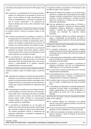 Com relação à fiscalização exercida pelo TCE/RN, julgue o item     A respeito dos relatórios, procedimentos de fiscalização e tipos
a seguir.                                                          de auditoria, julgue os itens seguintes.

101 É necessário o encaminhamento ao TCE, pelo governador e        108 Quando são emitidos dois relatórios, um em forma longa e
                                                                        outro breve, o primeiro deve conter aquilo que, pela natural
    prefeitos, de demonstrativos de aplicação de recursos nas
                                                                        limitação, é omitido no relatório breve. Nesse caso, além da
    ações e serviços públicos de saúde, semestralmente, para            extensão e do maior detalhamento, o relatório em forma
    efeito de acompanhamento e verificação da aplicação do              longa deve especificar as ressalvas que não cheguem a
    piso de recursos orçamentários e da composição das                  representar irregularidades.
    despesas efetuadas pelo estado e pelos municípios nessas       109 Uma das atribuições de controle afetas ao TCE/RN é a
    ações e serviços.                                                   realização de inspeções e auditorias de natureza contábil,
                                                                        orçamentária, financeira, patrimonial e operacional nas
Com relação a planejamento e programas de auditoria, avaliação
                                                                        unidades e entidades que compõem as administrações
de controles internos e técnicas de auditoria, julgue os itens          municipais, por solicitação das respectivas câmaras
seguintes.                                                              municipais.
102 A auditoria governamental visa estabelecer a melhoria e a      110 Um dos principais objetivos da auditoria operacional é
    homogeneização dos procedimentos administrativos e dos              atestar a conformidade do funcionamento do órgão ou
                                                                        entidade à estratégia e às políticas e diretrizes que lhes foram
    controles internos das unidades da administração direta e
                                                                        estabelecidas.
    indireta, daí resultando a padronização dos processos de
    licitação e dos contratos firmados com entidades privadas.     A respeito dos diversos aspectos relacionados com o orçamento
                                                                   público, julgue os itens a seguir.
103 O objetivo primordial dos controles internos é a proteção do
    patrimônio da entidade. Desse modo, melhores controles         111 O orçamento participativo, que apresenta vantagens
                                                                        inegáveis do ponto de vista da alocação de recursos segundo
    internos permitem maior extensão e profundidade nos testes
                                                                        as demandas sociais existentes, não é utilizado no âmbito do
    e plena segurança nas conclusões do auditor.                        governo federal.
104 Os procedimentos da amostragem por julgamento são              112 A autorização para um órgão público realizar licitações não
    largamente difundidos, ainda que possam ser considerados            pode ser incluída na lei orçamentária anual em observância
    teoricamente falhos, por determinadas razões, entre as quais        ao princípio da exclusividade.
    inclui-se a impossibilidade de os auditores estimarem          113 Inicialmente, a despesa orçamentária é classificada em
    quantitativamente o risco que assumem.                              categorias econômicas, mas deve ser obrigatoriamente
                                                                        subdividida até o nível de elementos de despesa.
Com base nos conceitos e normas acerca de achados de auditoria,
                                                                   114 As metas fiscais constantes da LDO devem ter o seu efeito
conduta do analista e papéis de trabalho, julgue os próximos
                                                                        obrigatoriamente regionalizado.
itens.
                                                                   115 O acompanhamento da execução do orçamento tem por
105 A aplicação dos programas de auditoria permite identificar          objetivo principal definir o tamanho e a abrangência do
    deficiências, que constituem os achados de auditoria. Nesse         contingenciamento de dotações orçamentárias.
    sentido, os servidores presumivelmente relacionados a esses    116 A primeira etapa do processo de elaboração orçamentária
    achados não devem ser comunicados, para não influenciar o           deve ser sempre o estabelecimento da meta de resultado
    relatório que o auditor encaminhará aos responsáveis pela           fiscal.
    entidade.                                                      117 A metodologia de elaboração do orçamento-programa foi
                                                                        introduzida no Brasil depois da promulgação da CF e
106 A regra aplicável ao contador que exerce funções de auditor         rompeu completamente com a prática de discriminar os
    no serviço público, do mesmo modo que no setor privado, é           gastos públicos de acordo com o tipo de despesa a ser
    manter sigilo sobre as informações que obtiver na entidade          realizada.
    auditada. Isso não o isenta, todavia, de revelar fatos que     Acerca das leis que regem o processo orçamentário brasileiro,
    possam produzir efeitos relevantes nas demonstrações           julgue os itens seguintes.
    contábeis, quando a lei o exigir, inclusive sob demanda do
                                                                   118 Em nenhuma hipótese um investimento com duração
    conselho regional de contabilidade.
                                                                        superior a um exercício financeiro poderá ser iniciado sem
107 A conveniência de flexibilidade no uso dos papéis de                sua prévia inclusão no PPA.
    trabalho não é razão suficiente para impedir a administração   119 Os riscos fiscais que devem ser incluídos em anexo da LDO
    que recomende a adoção de modelos gerais padronizados.              abrangem os riscos orçamentários e os riscos da dívida.
    Tais modelos possibilitam verificar o cumprimento dos          120 A LRF prevê a aplicação de restrições à gestão de recursos
    programas estabelecidos e a pertinência e adequação das             públicos, ainda que o limite de despesas de pessoal não
    conclusões apresentadas.                                            tenha sido atingido.


UnB/CESPE – TCE/RN
Cargo: Inspetor de Controle Externo – Especialidade: Administração, Contabilidade, Direito ou Economia                             –8–
 