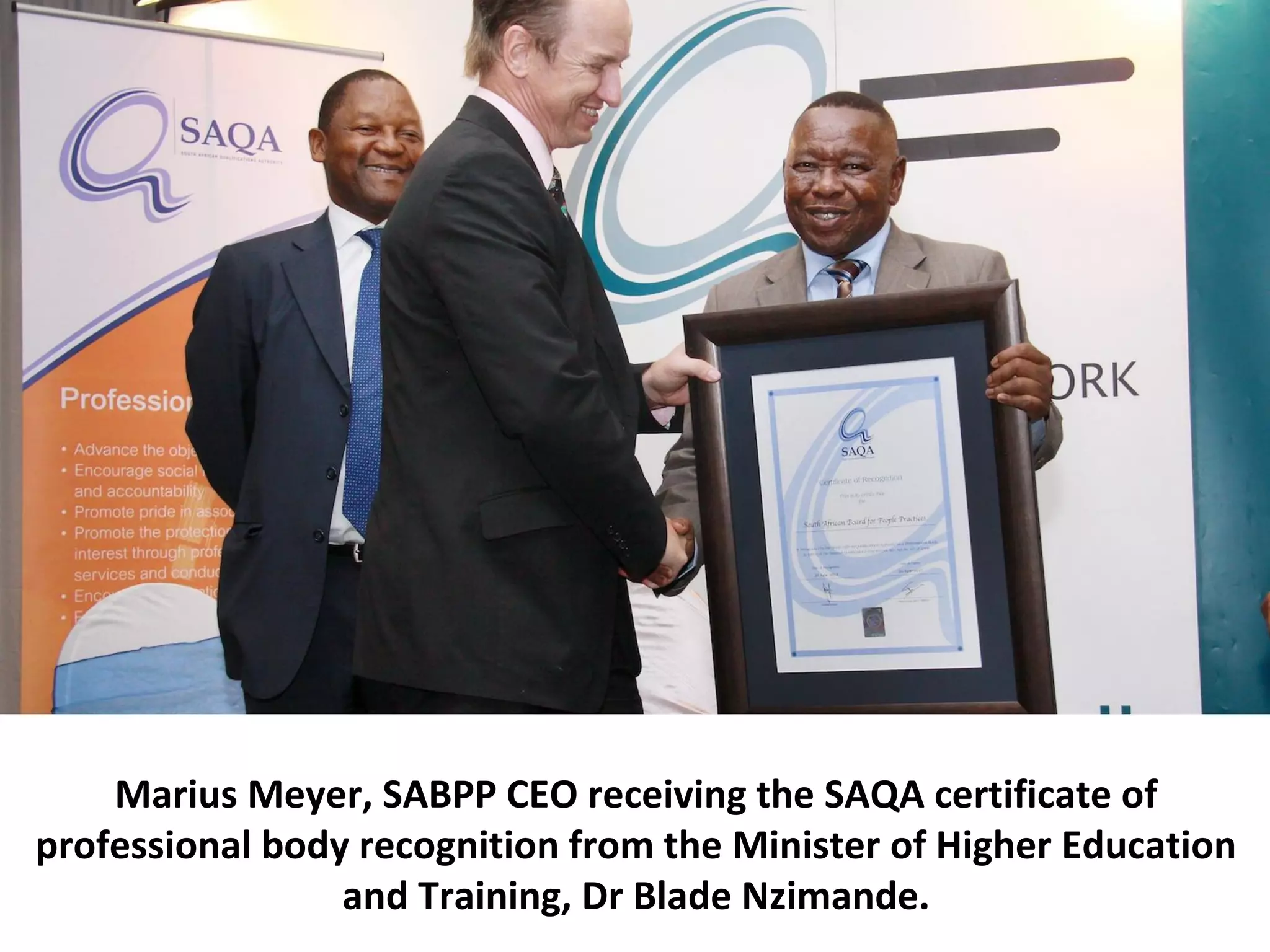 Marius Meyer, SABPP CEO receiving the SAQA certificate of
professional body recognition from the Minister of Higher Education
and Training, Dr Blade Nzimande.
 