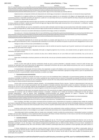29/01/2020 · Processo Judicial Eletrônico - 1º Grau
https://pjepg.tjro.jus.br/consulta/ConsultaPublica/DetalheProcessoConsultaPublica/documentoSemLoginHTML.seam?ca=be6fe05e46224986df5… 2/15
Segundo a Norma Brasileira Regulamentadora 5460[1]
(ﬁle:///C:/Users/207204/Documents/Pablo/Minutas/Enchente%20e%20Desbarrancamento/Senten%C3%A7as%20-
%20Laudos%20Luiz%20Guilherme%20e%20Edmar%20Val%C3%A9rio%20Gripp/SENTEN%C3%87A%20-%20TEXTO%20-%207045403-22.2016%20-%20SAE%20-
%20Dano%20Ambiental%20-%20Repara%C3%A7%C3%A3o%20-%20Distrito%20de%20S%C3%A3o%20Carlos%20-
%20%20Adv%20Paulo%20L%C3%A9rias%20.docx#_ftn1), criada para deﬁnir alguns termos relacionados aos sistemas elétricos:
Deplecionamento corresponde à dinâmica de rebaixamento do nível de água armazenado no reservatório durante um intervalo de tempo especiﬁcado.
Reservatório é um depósito artiﬁcial com a ﬁnalidade de acumular água, podendo ser um reservatório a ﬁo d’água ou de regularização, este tem como
característica precípua a capacidade volumétrica de regularizar a vazão do rio no qual esteja inserto por um período especíﬁco de tempo, enquanto que aquele detém
volume insuﬁciente para a regularização de vazão do rio.
A vazão é caracterizada pelo volume de água que atravessa uma determinada seção transversal (trecho de um percurso) de um conduto em uma unidade
de tempo, podendo ser aﬂuente – quando se tratar do volume de água que chega até determinada seção transversal de um rio ou reservatório - ou deﬂuente – quando
se tratar do volume que sai de um reservatório.
Uma vazão deﬂuente, por sua vez, compreende a soma das vazões turbinadas (volume de água que escoa pelos dutos onde estão instaladas as turbinas,
para a produção de energia elétrica), vazões vertidas (volume de água escoado através do vertedouro) e outras vazões que não se destinam à geração de energia.
Vertedouro é a estrutura a céu aberto destinada ao escoamento livre da água contida no reservatório.
De acordo com o Dicionário Michaelis[2] (ﬁle:///C:/Users/207204/Documents/Pablo/Minutas/Enchente%20e%20Desbarrancamento/Senten%C3%A7as%20-
%20Laudos%20Luiz%20Guilherme%20e%20Edmar%20Val%C3%A9rio%20Gripp/SENTEN%C3%87A%20-%20TEXTO%20-%207045403-22.2016%20-%20SAE%20-
%20Dano%20Ambiental%20-%20Repara%C3%A7%C3%A3o%20-%20Distrito%20de%20S%C3%A3o%20Carlos%20-
%20%20Adv%20Paulo%20L%C3%A9rias%20.docx#_ftn2):
Calha corresponde à depressão de um terreno que está coberta, ou já esteve, pelas águas de um rio, é um canal por onde escoa ou já escoou um curso
d’água, também denominada álveo ou leito, e compreende toda a extensão do curso hídrico, da nascente à foz (ponto no qual se encerra, desaguando em outro curso).
Talvegue se traduz na linha de maior profundidade do curso d’água.
A expressão “à montante” corresponde àquilo que está para o lado do sentido da nascente, enquanto que “à jusante” caracteriza-se como aquilo que está
para o lado da foz, para onde correm as águas.
Erosão está compreendida como a degradação, destruição ou desgaste progressivo de um terreno, uma camada terrestre, por agentes naturais e/ou por
interferência das ações humanas.
O assoreamento conceitua-se como o acúmulo de areia, terra e detritos diversos em um curso hídrico em razão de enchentes, mau uso do solo ou
degradação do ambiente.
Feitas essas considerações conceituais, passemos ao mérito da lide, uma vez que na decisão saneadora já foram analisadas as preliminares levantadas pela
parte requerida.
2.    Do Mérito
Versam os autos sobre ação de natureza condenatória através da qual os autores pretendem a reparação material e moral em razão de danos que
sustentam ter suportado e que seriam decorrentes do agravamento e aceleração do fenômeno das terras caídas (desbarrancamentos), bem como os causados pela
enchente de 2014, atribuindo a responsabilidade à requerida.
O empreendimento denominado UHE Santo Antônio, fora implantado na seção do Rio Madeira onde se encontrava a Cachoeira de Santo Antônio, com a
construção de um barramento e instalação de equipamentos hidromecânicos e de levantamento destinados à geração de energia elétrica a partir do aproveitamento
do potencial hidráulico e as peculiaridades cinéticas visualizadas no aludido curso d’água.
3.    Da perspectiva social contemporânea
A evolução dos modelos de interação do homem com a terra e com seus semelhantes levou à adequação e ao aprimoramento gradativo dos modelos de
subsistência e produção, inicialmente com vistas a uma melhor qualidade de vida e posteriormente se associou à necessidade de ampliação do potencial de produção
com foco na obtenção de lucros, o que teve azo com a revolução industrial no século XVIII. Esta visão produtiva desenvolveu-se de forma exponencial dado ao cada vez
maior enfoque no sistema econômico denominado de Capitalismo.
Outrora, ante os recursos produtivos e laborais utilizados – com propriedades artesanais, físicas e naturais – focados no desenvolvimento e bem estar dos
indivíduos, os riscos bem como os danos que poderiam advir das atividades e interações produtivas desenvolvidas podiam ser previstos e delineados com certeza,
ainda que por via de um juízo de abstração cognitiva das possibilidades de resultado entre as condutas possíveis e seus efeitos, viabilizando a produção de meios de
contenção e contorno ou minimização objetiva dos impactos negativos oriundos de uma especíﬁca atividade.
Com a expansão ocorrida a partir da revolução industrial do séc. XVIII, que permitiu (ou exigiu) o desenvolvimento tecnológico e técnico-cientíﬁco diante da
necessidade de se alcançar cada vez melhores modelos produtivos e resultados – rompendo com o modelo de manufatura e distribuição de renda, fez surgir a
chamada maquinofatura – para se alcançar maior rentabilidade econômico-ﬁnanceira por aqueles detentores de capital e máquinas, Ulrich Beck[3]
(ﬁle:///C:/Users/207204/Documents/Pablo/Minutas/Enchente%20e%20Desbarrancamento/Senten%C3%A7as%20-
%20Laudos%20Luiz%20Guilherme%20e%20Edmar%20Val%C3%A9rio%20Gripp/SENTEN%C3%87A%20-%20TEXTO%20-%207045403-22.2016%20-%20SAE%20-
%20Dano%20Ambiental%20-%20Repara%C3%A7%C3%A3o%20-%20Distrito%20de%20S%C3%A3o%20Carlos%20-
%20%20Adv%20Paulo%20L%C3%A9rias%20.docx#_ftn3) aﬁrma ter surgido o que denominou “Sociedade de Risco (Sociedade Industrial do Risco)”.
Para o sociólogo, Ulrich Beck, esse pujante crescimento técnico–econômico seria o responsável por ter gerado os problemas desse modelo de sociedade,
que focado na expansão das forças produtivas ensejou a criação de riscos em mesma proporção, ao passo que nesse anseio de ampliação produtiva e maximização de
lucros, os riscos implicados (e muitas das vezes de proporções incerta, invisíveis e aqueles imprevisíveis) acabam por ser deixados de lado, relativizados ou até mesmo
ignorados.
Sustentou, ainda, que por vezes o Estado assumiria um papel de faz de conta, publicitando os fatos cientíﬁcos conforme os interesses em jogo, associando-
se aos setores privados para ocultar os riscos ecológicos e suas origens, conceituando esta conduta como irresponsabilidade organizada.
 Essa evidenciação histórico-sociológica deve ser tomada como orientação à cautela na análise dos acontecimentos e intervenções humanas no ambiente
ecológico, para que sejam sopesados os riscos e potenciais danos que possam advir destas condutas interventivas no meio natural, numa fase inicial de planejamento,
bem como dos eventos pós intervenção e os resultados lesivos que o sucederem.
4.    Do Direito Ambiental
A Constituição da República Federativa do Brasil de 1988 consagrou em seu art. 170, inciso VI, que a ordem econômica deve observar como um de seus
princípios a defesa do meio ambiente, instituindo inclusive o tratamento diferenciado de acordo com o impacto ambiental dos produtos e serviços, e seus processos de
elaboração e produção. E, no art. 225, erigiu o meio ambiente ecologicamente equilibrado como um direito de todos, delineou ser de uso comum, ressaltando sua
essencialidade à sadia qualidade de vida, bem como aﬁrmando o dever de defesa e preservação deste para as presentes e futuras gerações, pelo poder público e a
coletividade.
O Direito Ambiental por sua vez, desde seu recente primado como ciência (anterior à constitucionalização de sua defesa e preservação), diante da
visualização da natureza delicada, peculiar e sistêmica do meio ambiente ecológico, estatuiu-se sobre pilares principiológicos – axiomas – que objetivam dar efetividade
à tutela deste bem difuso e que se revela como de extrema essencialidade à vida não só humana, mas de todos os seres que compõem os ecossistemas para a
preservação de seu equilíbrio.
 