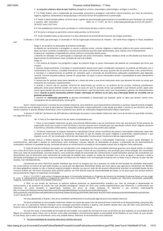 29/01/2020 · Processo Judicial Eletrônico - 1º Grau
https://pjepg.tjro.jus.br/consulta/ConsultaPublica/DetalheProcessoConsultaPublica/documentoSemLoginHTML.seam?ca=e116a0dfe281277cdf… 12/15
V - os conjuntos urbanos e sítios de valor histórico, paisagístico, artístico, arqueológico, paleontológico, ecológico e cientíﬁco.
§ 1º O Poder Público, com a colaboração da comunidade, promoverá e protegerá o patrimônio cultural brasileiro, por meio de inventários,
registros, vigilância, tombamento e desapropriação, e de outras formas de acautelamento e preservação.
§ 2º Cabem à administração pública, na forma da lei, a gestão da documentação governamental e as providências para franquear sua consulta
a quantos dela necessitem.                                                  (Vide Lei nº 12.527, de 2011) (http://www.planalto.gov.br/ccivil_03/_Ato2011-
2014/2011/Lei/L12527.htm)
§ 3º A lei estabelecerá incentivos para a produção e o conhecimento de bens e valores culturais.
§ 4º Os danos e ameaças ao patrimônio cultural serão punidos, na forma da lei.
§ 5º  Ficam tombados todos os documentos e os sítios detentores de reminiscências históricas dos antigos quilombos.
O Decreto n. 5.051/2004, que promulgou a Convenção n  169 da Organização Internacional do Trabalho - OIT sobre Povos Indígenas e Tribais, estabelece
que:
Artigo 5º. Ao se aplicar as disposições da presente Convenção:
a) deverão ser reconhecidos e protegidos os valores e práticas sociais, culturais religiosos e espirituais próprios dos povos mencionados e
dever-se-á levar na devida consideração a natureza dos problemas que lhes sejam apresentados, tanto coletiva como individualmente;
b) deverá ser respeitada a integridade dos valores, práticas e instituições desses povos;
c) deverão ser adotadas, com a participação e cooperação dos povos interessados, medidas voltadas a aliviar as diﬁculdades que esses povos
experimentam ao enfrentarem novas condições de vida e de trabalho
Artigo 16.
1. Com reserva do disposto nos parágrafos a seguir do presente Artigo, os povos interessados não deverão ser transladados das terras que
ocupam.
2. Quando, excepcionalmente, o translado e o reassentamento desses povos sejam considerados necessários, só poderão ser efetuados com o
consentimento dos mesmos, concedido livremente e com pleno conhecimento de causa. Quando não for possível obter o seu consentimento,
o translado e o reassentamento só poderão ser realizados após a conclusão de procedimentos adequados estabelecidos pela legislação
nacional, inclusive enquetes públicas, quando for apropriado, nas quais os povos interessados tenham a possibilidade de estar efetivamente
representados.
3. Sempre que for possível, esses povos deverão ter o direito de voltar a suas terras tradicionais assim que deixarem de existir as causas que
motivaram seu translado e reassentamento.
4.  Quando o retorno não for possível, conforme for determinado por acordo ou, na ausência de tais acordos, mediante procedimento
adequado, esses povos deverão receber, em todos os casos em que for possível, terras cuja qualidade e cujo estatuto jurídico sejam pelo
menos iguais aqueles das terras que ocupavam anteriormente, e que lhes permitam cobrir suas necessidades e garantir seu desenvolvimento
futuro. Quando os povos interessados preﬁram receber indenização em dinheiro ou em bens, essa indenização deverá ser concedida com as
garantias apropriadas.
5.  Deverão ser indenizadas plenamente as pessoas transladadas e reassentadas por qualquer perda ou dano que tenham sofrido como
consequência do seu deslocamento. (nosso grifo)
 
Assim, o Brasil recepcionara o conceito de comunidade tradicional, como elemento social especialmente vulnerável, e, portanto, especiﬁcamente protegido
sob as diretrizes que ali delineia, e ao qual se deve destinar tratamento diferenciado e responsabilizando a todo aquele que afetar o vínculo ao seu território, aos seus
valores e práticas, e, quando afetados diretamente, como no presente caso, devem ser indenizados integralmente pelos efeitos impactantes.
O decreto nº 6.040 de 7 de fevereiro de 2007 delineia a identiﬁcação dos povos e comunidades tradicionais, bem como do território no qual estão inseridos,
nos seguintes termos:
“Art. 3º Para os ﬁns deste Decreto e do seu Anexo compreende-se por:
I - Povos e Comunidades Tradicionais: grupos culturalmente diferenciados e que se reconhecem como tais, que possuem formas próprias de
organização social, que ocupam e usam territórios e recursos naturais como condição para sua reprodução cultural, social, religiosa, ancestral
e econômica, utilizando conhecimentos, inovações e práticas gerados e transmitidos pela tradição;
II - Territórios Tradicionais: os espaços necessários a reprodução cultural, social e econômica dos povos e comunidades tradicionais, sejam eles
utilizados de forma permanente ou temporária, observado, no que diz respeito aos povos indígenas e quilombolas, respectivamente, o que
dispõem os arts. 231 da Constituição e 68 do Ato das Disposições Constitucionais Transitórias e demais regulamentações”
Esse decreto instituiu a Política Nacional de Desenvolvimento Sustentável dos Povos e Comunidades Tradicionais, e possui pauta teleológica no
reconhecimento, valorização e respeito às características sócio ambientais, culturais, laborais, às diversidades de grupos, a propiciação de um desenvolvimento
sustentável e melhoria na qualidade de vida, concessão de acesso ao conhecimento e proteção às comunidades e povos que se aﬁgurem como tradicionais.
O modo de vida dos indivíduos que podem ser considerados como integrantes de uma comunidade tradicional guarnece uma relação direita, ou indireta,
com a área de território na qual se estabelecem. Pois, além de utilizarem-na para o cultivo de sua subsistência, e/ou produção para comercialização, têm constituídas
nelas suas raízes de ancestralidade, costumes próprios, numa profunda relação de transmissão dos conhecimentos e experimentações pessoais dos ascendentes aos
descendentes, que se demonstra como mecanismo de construção da tradição local, revelam os modos de interação com a terra, as águas, a natureza, e ainda a
identidade antropológica da comunidade, numa vinculação intrínseca com seu habitat, e em contraposição fronteiriça com as áreas rurais e urbanas, do qual não são
isolados, mas interdependentes.
Caracterizam-se como ribeirinhos aqueles indivíduos que moram às margens dos rios e possuem um modo de vida fundado em atividades relacionadas
aos cursos hídricos no entorno do qual estão situados, ou outras que não dependam diretamente destes, tais como: pesca, caça, agricultura, extrativismo, etc. Residem
em áreas geográﬁcas isoladas ou não, e merecem especial proteção e atenção, vez que em razão de não estarem efetivamente inseridos na sociedade líquida, de alto
consumo acabam por não serem alcançados pelas políticas públicas nas mais diversas áreas de responsabilidade do Estado, ou de pouco gozo dos serviços públicos
que escassamente chegam às respectivas comunidades.
A Lei n. 12.512/2011, que institui o Programa de Apoio à Conservação Ambiental e o Programa de Fomento às Atividades Produtivas Rurais, em seu artigo
3º, inciso III, expressamente estabelece a categoria de ribeirinhos como comunidade tradicional: “III - territórios ocupados por ribeirinhos, extrativistas, populações
indígenas, quilombolas e outras comunidades tradicionais”.
O IPEA, na sua missão de “aprimorar as políticas públicas essenciais ao desenvolvimento brasileiro por meio da produção e disseminação de
conhecimentos e da assessoria ao Estado nas suas decisões estratégicas”, lançara em 2016 uma cartilha especiﬁcamente para disseminar o conhecimento aos
ribeirinhos de como proceder à regularização fundiária em terras da União, intitulada “O ribeirinho e seu território tradicional[19]
(ﬁle:///C:/Users/207204/Documents/Pablo/Minutas/Enchente%20e%20Desbarrancamento/Senten%C3%A7as%20-
%20Laudos%20Luiz%20Guilherme%20e%20Edmar%20Val%C3%A9rio%20Gripp/SENTEN%C3%87A%20-%20TEXTO%20-%20%20LAUDO%20EDMAR%20-%207007500-
16.2017.docx#_ftn19)”.
Por essa depreensão, é límpido o fato de se amoldarem perfeitamente à conceituação legal de povo/comunidade tradicional.
Os danos ambientais às comunidades tradicionais revelam-se muitas das vezes como de potencial lesivo irreversível ou de alta gravosidade, porquanto põe
em risco não só o patrimônio material individual numa concepção puramente simplória e objetiva, mas também aqueles bens que são tidos como patrimônio da
história, cultura e identidade de um determinado povo ou comunidade, materiais ou imateriais.
No caso dos autos, a historicidade da formação da comunidade, a vinculação tão intrínseca do autor ao território em que coabitava na comunidade de São
Miguel, em simbiose e apoio mútuo com os demais, numa visão cosmológica, intrinsecamente ligados à sazonalidade do Rio Madeira, às suas cheias, às suas várzeas,
às suas festas, que se veem e se reconhecem como uma unidade diversa, ribeirinha, se reconhecendo como tradicional.
8.    Da responsabilidade da requerida pelos danos sofridos pelo autor
o
 