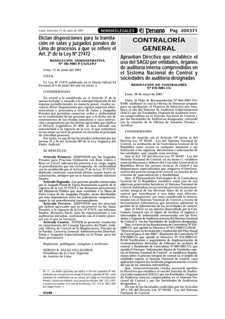 Pág. 204371NORMASLEGALESLima, miércoles 13 de junio de 2001
Dictan disposiciones para la tramita-
ción en salas y juzgados penales de
Lima de procesos a que se refiere el
Art. 2º de la Ley Nº 27472
RESOLUCIÓN ADMINISTRATIVA
Nº 185-2001-P-CSJLI/PJ
Lima, 11 de junio del 2001
VISTA:
La Ley Nº 27472 publicada en el Diario Oficial El
Peruano el 5 de junio del año en curso; y,
CONSIDERANDO:
En virtud a lo establecido en el Artículo 2º de la
norma acotada1
y estando a la subespecialización de los
órganos jurisdiccionales en materia penal, resulta ne-
cesario dictar disposiciones que regulen aspectos admi-
nistrativos y procesales a nivel de Salas y Juzgados
Penales que permitan conservar orden y uniformidad
en la tramitación de los procesos que a la fecha son de
conocimiento de las citadas instancias y cuya instruc-
ción y juzgamiento por los delitos agravados que tipifica
el Decreto Legislativo Nº 896, se han iniciado con
anterioridad a la vigencia de la Ley, lo que redundará
en un mejor servicio de justicia en atención al principio
de celeridad procesal;
Por tanto, en uso de las facultades conferidas por los
incisos 3) y 9) del Artículo 90º de la Ley Orgánica del
Poder Judicial;
SE RESUELVE:
Artículo Primero.- DISPONER que los Juzgados
Penales para Procesos Ordinarios con Reos Libres y
Reos en Cárcel, adecuen los procesos a su cargo, según
el procedimiento que les corresponda, de conformidad
con lo establecido por el Artículo 2º de la Ley Nº 27472,
debiendo continuar conociendo dichas causas hasta su
culminación, siempre que no se hayan emitido informes
finales.
Artículo Segundo.- Los procesos penales instaurados
por el Juzgado Penal de Turno Permanente a partir de la
vigencia de la Ley Nº 27472 y las denuncias provenientes
del Ministerio Público que sean remitidos a la Mesa de
Parte Unica de los Juzgados Penales, serán distribuidos
por esta dependencia entre las judicaturas competentes,
según la vía procedimental correspondiente.
Artículo Tercero.- DISPONER que los procesos
por delitos agravados que se encuentren en las Salas
Penales, a la vigencia de la Ley Nº 27472, con informes
finales, dictamen fiscal, auto de enjuiciamiento y con
audiencias iniciadas, continuarán con el trámite proce-
sal con el que se iniciaron.
Artículo Cuarto.- PONER la presente resolución
en conocimiento del Consejo Ejecutivo del Poder Judi-
cial, Oficina de Control de la Magistratura, Fiscalía de
la Nación, Gerencia General, Administración Distrital,
Salas y Juzgados Especializados en lo Penal, para los
fines pertinentes.
Regístrese, publíquese, cúmplase y archívese.
SERGIO R. SALAS VILLALOBOS
Presidente de la Corte Superior
de Justicia de Lima
1
Art. 2º.- Los delitos agravados que tipifica el Decreto Legislativo Nº 896,
tramitados por vía especial con arreglo al Decreto Legislativo Nº 897, serán
tramitados de conformidad con las normas del Código de Procedimientos
Penales, vía proceso ordinario, en el caso de los Artículos 108º, 152º y 189º;
y vía proceso sumario, en el caso de los Artículos 173º, 173º-A, 188º y 200º
del Código Penal (...)
25169
CONTRALORÍA
GENERAL
Aprueban Directiva que establece el
uso del SAGU por entidades, órganos
de auditoría interna comprendidas en
el Sistema Nacional de Control y
sociedades de auditoría designadas
RESOLUCIÓN DE CONTRALORÍA
Nº 070-2001-CG
Lima, 30 de mayo de 2001
Vista, la Hoja de Recomendación Nº 003-2001-CG/
B180, mediante la cual la Oficina de Sistemas propone
para su aprobación, el Proyecto de Directiva que esta-
blece el uso del Sistema de Auditoría Gubernamental
(SAGU) por las Entidades, Organos de Auditoría Inter-
na comprendidas en el Sistema Nacional de Control y
por las Sociedades de Auditorías designadas; contando
con la visación de la Oficina de Asesoría Técnica -
Jurídica;
CONSIDERANDO:
Que de acuerdo con el Artículo 19º inciso a) del
Decreto Ley Nº 26162 - Ley del Sistema Nacional de
Control, es atribución de la Contraloría General de la
República tener acceso en cualquier momento y sin
limitación a los registros, documentos e información de
las entidades, aun cuando sean secretos;
Que el Art. 24º del Decreto Ley Nº 26162 - Ley del
Sistema Nacional de Control, en su inciso c), establece
como atribuciones y deberes del Contralor General de la
República dictar las normas técnicas de control y las
disposiciones especializadas que aseguren el funciona-
miento del proceso integral de control, en función de los
criterios de especialización y flexibilidad;
Que, el Planeamiento Estratégico de la Contraloría
General de la República, establece como uno de sus
objetivos prioritarios fortalecer el Sistema Nacional de
Control; habiéndose en ese sentido previsto la sistemati-
zación integral de las diversas fases de la acción de
control que contribuyan a una labor más eficiente,
eficaz y transparente; así como considerado la interco-
nexión con el Sistema Nacional de Control a través de
herramientas informáticas que permitan optimizar la
gestión de la información de las actividades de control;
Que, el SAGU es un sistema desarrollado por la Con-
traloría General con el objeto de facilitar el registro e
intercambio de información estructurada con las Enti-
dades y Órganos de Auditoría Interna del Sistema Nacional
de Control y, con las Sociedades de Auditoría designadas;
Que, a través de las Resoluciones de Contraloría Nº 235-
2000-CG que aprobó la Directiva Nº 011-2000-CG/B150 -
"Directiva para la formulación y evaluación del Plan Anual
de Control para el año 2001"; Resolución de Contraloría Nº
279-2000-CG que aprobó la Directiva Nº 014-2000-CG/
B150-"Verificación y seguimiento de implementación de
recomendaciones derivadas de informes de acciones de
control" y Resolución de Contraloría Nº 069-2001-CG que
aprobó el Formato "Información Básica de Entidades suje-
tas al Sistema Nacional de Control"; se establecen disposi-
ciones sobre el proceso integral de control en el ámbito de
entidades sujetas al Sistema Nacional de Control, cuya
aplicación requiere sea facilitada progresivamente a través
del uso de los sistemas informáticos;
Que, consecuentemente resulta necesario aprobar
la Directiva que establece el uso del Sistema de Audito-
ría Gubernamental (SAGU) por las Entidades, Organos
de Auditoría Interna comprendidas en el Sistema Na-
cional de Control y por las Sociedades de Auditorías
designadas; y,
En uso de las facultades conferidas por los Artículos
19º y 24º del Decreto Ley Nº 26162 - Ley del Sistema
Nacional de Control;
 