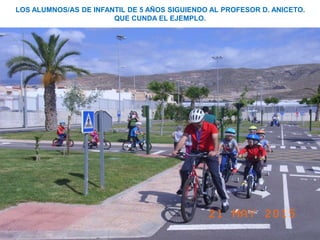 LOS ALUMNOS/AS DE INFANTIL DE 5 AÑOS SIGUIENDO AL PROFESOR D. ANICETO.
QUE CUNDA EL EJEMPLO.
 