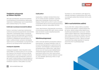 SAK VUOSIKERTOMUS 2022
41
Hankkeista voimavaroja
ay-liikkeen käyttöön
SAK tukee työntekijöiden selviytymistä työelämän
muutostilanteissa ja siirtymävaiheissa osallistumalla
Hakaniemen hankekeskuksen kautta työelämähank-
keisiin yhdessä liittojen ja TSL:n kanssa
Eväitä työn muutokseen koronakriisin jälkeen
Hanke on vahvistanut Uudenmaan työyhteisöissä
luottamusta selviytyä koronapandemian aiheuttamista
vaikeuksista. Toimenpiteillä tuetaan muutoskyvyk-
kyyttä ja osaamista sekä ylläpidetään työntekijöiden
työkykyä, jotta palautuminen kriisin jälkeen onnistuu
turvallisesti ja pitkäaikaisilta haittavaikutuksilta väl-
tytään. Luottamusmiesten vertaistuki, työntekijöille
tarjottu koulutus ja esihenkilöiden muutosjohtamisen
valmennus ovat saaneet erittäin hyvää palautetta.
Uraohjausta työpaikalla
Uraohjausta työpaikalla -hanke toteutettiin yhteis-
työssä TAMK:n ja Careerian kanssa. Se oli suunnattu
pk-yrityksille ja siinä työstettiin keinoja ennakoida
työssä tapahtuviin muutoksiin, tunnistaa muuttuvia
osaamistarpeita ja pitää työntekijöiden osaaminen
ajan tasalla. Ennakointityökalu ja työuraohjaajakoulu-
tus tarjoavat työpaikoille jatkossa välineitä vahvistaa
henkilöstön osaamista. Hanke päättyi 31.12.2022:
Löydä polkusi
Löydä polkusi -hankkeen kohderyhmänä olivat
16–25-vuotiaat ammattiin opiskelevat, opintoihin
hakeutuvat ja työelämään siirtyvät nuoret Etelä-
Karjalassa. Hanke kehitti ja vahvisti nuorten ammatillis-
ta identiteettiä sekä tuki koulutuspolulla etenemistä ja
työelämään siirtymistä. Hanke päättyi 30.9.2022.
Uuden rakennerahasto-ohjelmakauden ensimmäises-
sä rahoitushaussa syksyllä 2022 saatiin rahoitus erityistä
tukea tarvitsevien nuorten työpaikkaohjaukselle.
Hanke käynnistyy 1.3.2023.
Sääntömuutosprosessi
Hallitus keskusteli sääntömuutostarpeesta lokakuun
kokouksessaan. Se tarkasteli sääntöjä ja niiden toi-
mivuutta toimintaympäristön ja sopimustoiminnan
muutoksen, toimintatapojen uudistamistarpeen ja
työnjakokysymysten näkökulmasta. Lisäksi keskus-
telussa nousi esiin kysymys jäsenmääräkehityksen
mahdollisista heijastusvaikutuksista. Yksittäisenä
kysymyksenä hallitus arvioi myös nykymuotoisen
edustajiston tehtäviä ja roolitusta. Keskeinen kysymys
on, mitä määrätään säännöissä ja milloin on kyse
toimintatavoista.
Tavoitteena on, että mahdolliset uudet säännöt hy-
väksytään edustajiston syyskokouksessa 2023, jolloin
uusi edustajisto pääsee käynnistämään työnsä uusilla
säännöillä.
SAK:n nuorisotoiminta uudistui
Vuonna 2022 SAK:n valtakunnallista ja alueellista
nuorisotoimintaa päätettiin uudistaa yhdessä liitto-
jen kanssa. Jatkossa valtakunnallisia tapahtumia ja
alueellisia päiviä järjestetään vuorovuosin. Samalla
valtakunnallisten tapahtumien osallistujamäärätavoi-
tetta nostettiin ja osallistuminen sallitaan myös liiton
jäsenyydestä kiinnostuneille. Alueellisten toiminta-
ryhmien ylläpidosta luovuttiin. Jatkossa tiiviimpää
nuorisotoimintaa voidaan järjestää niin halutessa
aluetoimikuntien tai paikallisjärjestöjen
alaisuudessa.
 