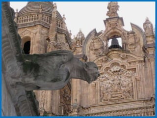 el tejado está rematado por un parapeto
  formado por flores de lis acompañadas de
                    gárgolas.
Tanto en la planta superior como inferior se
    repiten los blasones de ambas familias.
          ¿Qué observa la gárgola?
 