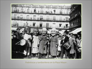 Padrelucas y tamborileros en la Plaza Mayor . 