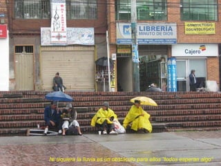 Ni siquiera la lluvia es un obstáculo para ellos “todos esperan algo” 