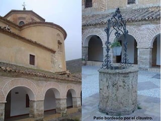 Patio bordeado por el claustro. 