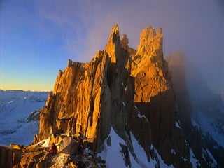 De Dios viene mi salvación y mi gloria,De Dios viene mi salvación y mi gloria,
él es mi roca firme,él es mi roca firme,
Dios es mi refugio.Dios es mi refugio.
 