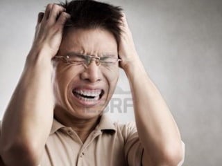 Las condiciones concurrentes son particularmente
comunes
entre las personas que cometen suicidio. Por ejemplo, el
trastorno depresivo
en combinación con el abuso de alcohol ocurre en 80-90%
de
las personas que cometen suicidio. Aunque los trastornos
mentales
ocupan el primer lugar entre los factores de riesgo para el
suicidio en
las culturas occidentales, existe cierta evidencia de que
pueden ser
menos prominentes en los países no occidentales,
particularmente en
los países asiáticos.
 