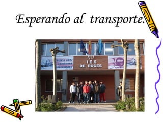 Esperando al  transporte. 