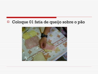 Coloque 01 fatia de queijo sobre o pão 