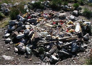 Le ofrecen ofrendas o artesanias
 