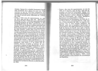 c~scana. Apesar de o aludido frontispício haver
sido levantado até a altura do coro, em 1784,
so~ente no ano de 1793 ficou totalmente ter-
m1na~a a suafachada, emcujatorrefoi instalado
um smo de grande porte, fabricado em Lisboa
em 1792. '
- Cento e vinte anos do aparecimento no ano
de 1873, mas em dia e mês não d~tectados
~o Jornal do Pil<fr. Publicado semanalmente e~
tipo~afia própna, na rua dos Trapiches, nº 49,
na cidade lacustre do Pilar, onde circulou até 0
ano?e.1879, seufun~ador e redatorprincipal era
Anto~o Duarte Leite da Silva, que nele cola-
boro~ i.ntensamente, inclusive sob opseudônimo
de J~10 Rosalvo, sendo aliás autor de Isaura
(Maceió, Typographia do Partido Liberal 1870)
um dos mais antigos romances da lavra d~ alago~
ano..Certamente em conseqüência de matérias
pubhcadas nas colunas daquele jornal, na noite
de 9 de out~bro de 1878 Leite da Silva foi alvo de
uma tentativa de morte, quando três indivíduos
armados_de cacetes e facas agrediram-no e so-
mente nao o ~ataram devido à intenvenção de
populares. Dias antes, a 1º do citado mês de
outubro, haviam invadido as oficinas de seu
semanário e jogado na lagoa Manguaba a maior
parte do m~terial tipográfico, inclusive "a mesa
d.o pre~o, timi;>ano e frasquetas". Perdurando a
situaçao. de !~eg:urança, viu-se compelido a
transfenr res1~en.c1a para Maceió, onde estivera
antes, como pnnc1pal redator de O Constitucio-
~al, órgão do.Pa.rtido Conservador, na fase ini-
cial desse penódico, aparecido a 27 de janeiro de
1873. Na última fase de sua vida atormentada
L.eite da Silva deu para beber desbragadamente,
vmdo.a falecer ~m extremo estado de pobreza no
Hospital de Candade de Maceió, no dia 6 dejulho
de 1883.
208
- Cento e dez anos do aparecimento, no ano de
1883, de O Atalaia, mas em dia e mês não de-
tectados, em Passo de Camaragibe. Quase todo
redigido em verso, era umpequeno periódico que
se dizia literário e crítico, editado na Typogra-
phia d'O Camaragibe, por Carlos Rodrigues,
igualmente seu proprietário e redator.
- Cinqüentenario do falecimento, em 1943, de Ar-
tur Vieira Peixoto, natural de Murici, onde nas-
ceu a 12 de setembro de 1865, no engenho Ita-
maracá. Fez os seus estudos primários em
Maceió, onde veio a completar igualmente os
preparatórios. Em 1888 matriculou-se naFacul-
dade de Direito do Recife, mas após a Procla-
mação daRepública transportou-separa oRio de
Janeiro, quando já cursava o 2º ano do seu curso
de Ciências Jurídicas e Sociais. Por falecimento
de seu pai, passou para a tutela de seu primo
e cunhado, o marechal Floriano Peixoto, do qual
foi Auxiliar de Gabinete no período em que este
último ocupou o cargo de Ministro da Guerra,
tendo em seguida sido nomeado para a Secre-
taria do Ministério da Guerra, quando pode en-
tão prosseguir os seus estudos de Direito, in-
terrompidos há alguns tempo, bacharelando-se
finalmente em fins de 1893, na Faculdade Livre
de Direito do Rio de Janeiro. Regressando a
Alagoas em 15 de novembro de 1894, veio a ser
eleito deputado por Alagoas, pelo 1ºdistrito, na
3ª legislatura (1897/99). Emparceria com Fran-
colino Camêu, publicou a obra Floriano Peixoto:
vida e governo (Rio de Janeiro, 1925), tendo
deixado inédita a obra História da consolidação
daRepública.
209
I'
1 1
 