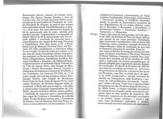 Montenegro Barros, Amauri de Araújo Leite,
Osmar dos Santos Dantas Mendes e José da
Cunha Leite. Em virtude das festividades come-
morativas do aniversário de Fundação do Colé-
gio Estadual de Alagoas, as p~ovas que se~am
nele realizadas foram transfendas para os dias
11e12 de maio. Em nota informativa datada de
28 do mencionado mês de maio, emitida pela
citada Comissão Organizadora e estampada no
Diário Oficial de 29 do mencionado mês, foi tor-
nado público o resultado do concurso para o
preenchimento dos cargos de Serviçal, Servent.e
e Contabilista. Dois dias antes, a 27, o Presi-
dente Luiz de Menezes Ferreira Pinto, em Por-
taria GP-1163, estabelecera a estrutura admi-
do novo órgão. No mês de junho que seguiu, a 12,
por atos do citado Presidente, foram nomeados,
em comissão, os Diretores das Divisões de Bene-
fícios e Empréstimos, Assistência Jurídica, Ser-
viços Contábeis e Atuarias e de Administração,
respectivamente os bacharéis PauloValente Ju-
cá, Caio de Aguiar Porto, Jair Gaspar de Men-
donça e Heitor Montenegro Barros. Visando a
elaboração do Regimento interno do IPASEAL, o
seu Presidente, em Portaria GP-5/63, de 17 de
junho citado, para tal fim designou Heitor Mon-
tenegro Barros, J air Gaspar de Mendonça,
PauloValenteJ ucá e Caio de AguiarPorto, como
vimos, Diretores de Divisões daquele órgão as-
sistencial. A 26 do mês que se seguiu, o de julho,
a mencionada Comissão Organizadora do IPA-
SEAL, através do Diário Oficial, tornou público
o resultado do concurso para o preenchimento
das vagas de Contínuo e Atendente do referido
órgão. No dia 30 desse mesmo mês, o Presidente
do mesmo, Luiz de Menezes Ferreira Pinto, no-
meou os seus primeiros 23 funcionários: 1 Con-
126
tabilista, 6 Contínuos, 1 Escriturário 10 Escri-
turários-Datilógrafos, 2 Serventes 2 Serviçais e
1. Tesoureiro Auxiliar. O IPASEÂL dispunha
amda, no quadro de funcionários constante de
seu Regulamento, de 11 cargos efetivos isola-
dos.2 Serviçais, 2 Serventes, 2 Atende.:ites 2
Assistentes Sociais, 1 Tesoureiro Auxiliar '1
Tesoureiro e 1 Motorista. '
02 ago.- Cento e dez anos da inauguração, em 2 de agos-
to de 1883, daEstrada de Ferro de PauloAfonso
que apesar ~e ter ?orno principal .finalidade:
hgar comercial e socralmente o alto ao baixo São
~ranci~~' vi.ria a constituir exemplo frisante de
imprevide~cia e fa~ta de realização do que hoje
se chamana pesquisa de mercado. Essa via
rea, como as demais da antigaprovíncia das Ala-
goas, foi depois arrendada à The Great Western
of Brazil Railway Company Limited. Sua cons-
trução fora iniciada em 23 de outubro de 1878
a~ós _a e~~l~ração do terreno procedida porco~
missao dingida pelo engenheiro alemão Reinal-
do von Krüger. No dia 25 de fevereiro de 1881 fo-
ram 8:b~rtos ao tráfego provisório os primeiros
28 q~lometros de ferrovia, o primeiro dos quais
em Piranhas! e por fim, no citado dia 2 de agos-
to de 1883, inaugurada a estação terminal de
Jatobá, em Pernambuco, onde finalizava o per-
curso de 116 quilômetros, em zona de "caatin-
gas", árida e deserta. Como teve a oportunidade
de acentuar um dos Diretoresdaquela ferrovia o
dr. Mello Netto, "a ilustre comissão incumbida
do estudo do seu traçado, tendo unicamente em
vistas. ligar os dois trechos do majestoso São
Francisco, esqueceu-se do princípio econômico
e ao mesmo te~po estético,(...) levou-o por
uma zona desabitada, pedregosa e estéril,
atravessando enormes tabuleiros de caatingas e
127
 