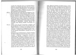 ..
outubro foi celebrada missa na Catedral Metro-
politana, em sufrágio das almas dos que perece-
ram no aludido torpedeamento. Os náufragos
chegaram à capital alagoana às 13,15 horas,
ficando acantonados no Núcleo Estadual da Le-
gião Brasileira de Assistência.
29 set. -'Noventa anos da União OperáriaAlagoana, fun-
'/Jdada em Maceió, a 29 de junho de 1903, associa-
M ção que chegaria a enviarumdelegado ao 1Q Con-
11t1 gresso Operário Brasileiro~ realizado no Rio d_e
1
Janeiro de 15 a 22 de abnl de 1906. Sua pn-' . . -meira Diretoria tinha a seguinte constitmçao:
Presidente, Manoel Gabriel da Costa; Vice-pre-
sidente, José Laranjeira; 1ºSecretário, Benedito
Portugal; 22 Secretário, Vicente Moura; Te-
soureiro, João Afonso; Orador, Fernandes Ta-
vares.
30 set. - Cento e dez anos de A l nstrução, surgida a 30
de setembro de 1883, em São Luiz do Quitunde.
Órgão literário e noticioso do Colégio José de
Alencar, era impresso em tipografia própria per-
tencente a Manoel lago de Mello Aguiar, dire-
. tor do referido educandário, situado na rua do
Comércio.
- Quarenta anos do falecimento, a 30 de setembro
de 1953, de Manoel LopesFerreira Pinto, músico
amador - violinista - compositor, jornalista e
magistrado. Nascido em Maceió, no dia 6 de
agosto de 1867, era filho de Joaquim Lopes Fer-
reira Pinto e Carolina Lopes Ferreira Pinto. For-
mado em Ciências Jurídicas e Sociais, em 1889,
na Faculdade de Direito de Recife, seu ingresso
no serviçopúblico ocorreu a 27 de julho de 1888,
quando foi nomeado Promotor Público do Pilar,
em cujo cargo permaneceu até 6 de agosto se-
guinte. De 6 de fevereiro de 1890 a 21 de
janeiro de 1891, exerceu a promotoria de Mara-
148
j
//
gogi, depois em Atalaia, de 29 de janeiro a 12 de
d~zembro de 1891, e, finalmente, em Maceió, do
dia 4 de novembro de 1894 a 15 de janeiro de
1902. Durante o último período governamental
do dr. Euclides Malta foi nomeado em 16 de
janeiro de 1912, Juiz de Direito da 2ª Vara
da capital alagoana, cujas funções foram exer-
ci.das até 26 de junho de 1927, porquanto no
dia antecedente fora nomeado, Desembargador
pel~ Governador Costa Rego, na vaga do d/
Jacinto Mendonça, tomando posse dois dias de-
pois, vindo a se aposentar no exercício do cargo,
poi:: ato ~o dr. Osman Loureiro, assinado no pri-
meiro dia de sua gestão como Interventor Fede-
ral em Alagoas, a 24 de novembro de 1937. Du-
Durante a permanência de Ferreira Pinto como
Desembargador da Corte de Apelação de Ala-
goas, atual Tri-~m~al de Justiça de Alagoas,
daquela Corte foi Vice-presidente, escolhido em
4 de abril de 1932 e depois Presidente, cargo
que ocupava quando de sua aposentadoria. Em
16 de outubro de 1946, por ato do Presidente
Eurico GasparDutra, foi nomeadoJuiz doTribu-
nal Regional Eleitoral de Alagoas, que também
presidiu. Jornalista militante, foi inclusive reda-
tor-chefe de A Tribuna, surgida a 7 de setembro
de 1896, em Maceió, como órgão do Partido Re-
publicano Federal de Alagoas, jornal cujas ofici-
nas foram adquiridas pelo governo estadual em
janeiro de 1912, e transformado no Diário 'ofi-
ci~l, lançad_o em 17 do aludido mês de janeiro.
Ainda relativamente à suavida pública, foi lente
de Música doLiceuAlagoano. E foi de acordo com
o programa dessa disciplina naquele educandá-
rio q~e formulou as sua Noções musicais, que
reumu em volume no ano de 1898. Emjulho de
1918 oJornal doBrasil, do Rio de Janeiro estam-
149
 