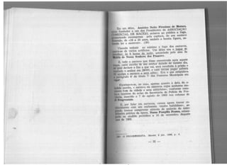 Em um dêles, Américo Netto Finniano de Mo~.
lo fundador e um dos Presidentes da ASSOCIAÇÃO
MERCIAL DE MACEIÓ, avisava ao público a fuga,
5
l'tendo recompensa pela captui'a, do seu escravo
ndo, de «18 a 20 anos, mulato e bonita figura, sa-
o ler e escrever». (38)
Visando reduzir ao mínimo a fuga dos escravos,
'n-se de vários artüícios. Um dêles era o t~e
olhcr, às -9 horas da_poite, anunciado pelo sino da
trlz de Nossa, Senhora. dos Pra.zeros.
E, todo o escravo que fôssc encontrado após aquele
.-iu", «semescritoãe seu senhor datado do mesmo diA.,
1'0 qual declare o fim a que vai, será recolhido à prisão e
'1Ultndo o se;ibo:r_em 3$000; e caso recuse pagar sofrerá
90 açoites o escravo e será sôlto». Era o que estipulava
p~ró.grafo 4• do titulo 79 das Posturas Municipais em
110r.. ·
F.xcetuava-se, no caso, apenas quanto à dafa do a-
Wldo ·escrito, « eséravo ou escravos cujos senhores mo-
rem fopa da cidade e seus subúrbios>, conforme cons-
' tnmbém do aviso da Secretaria de Polícia da Pro-
n<•la, inserido a 7 de agôsto de 1866 nas colunas de
P~essista .
1-;, por falar em escravos, vamos agora travar co-
fthóclmento com um realmente <muito habilidoso>, se-
91ndo iremos comprovar através de anúncio do único
ltlk>ch·o público da época, Numa. Pompilio Pa.s.Ws, estam-
,ado no aludido periódico a 16 de novembro daquele
ano etc 1866.
o PROGRESSISTA. Maceió, 2 jan. 1866, p .•.
-31-
 