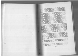,·
mbucana, servida por ferrovia, do que o ancora-
ra de Jaraguá, aonde chegavam os produtos onera-
t>elas despesas resultantes das viagens atra.éS de
1,les veredas, pomposamente denominadas esn·adas.
A carência de estradas de rodagem, entretanto, cau-
ra da dificuldade de ligação dos centros pr >duto-
nos portos de embarque do litoral, não era apenas
orrente dos minguados recursos financeiros da Pro-
ncla. A descontinuidade administrativa, oriund" das
rvitantes substituições dos nossos administradores, tra-
como funesta conseqüência, a paralisação, pelo Che-
do Poder Executivo substituto, dos serviços de cons-
trução de estradas por ventura iniciados pelo anterior,
,.,. em seguida atacar em outros pontos, dando ensejo
1 ll' perder o que com sacrifício já fõra começado.
Ê de se acrescer ainda o fato de que «a administra-
GAo ~elas (de estradas e outras obras públicas) nesta
.província tem servido de meio de esbanjar dinhebo pe-
la• influências locais,., declarava a Cã.mara. Municipal de
,....ió, em oficio de 19 de dezembro de 1866, erviado
tm resposta a uma Circular da Presidência, datada de
:I: d~ agôsto do citado ano, (1) por onde se comprova
que o mal é antigo; a corrupção não é dos dias atuais.
Quanto à indústria, destacava-se pelo vulto de em-
11rt.'Cndimento. a fábrica de tecidos da Companhia União
•ercan~ que comeÇara a fazer funcionar os sem. tea-
rt~ em 1864, com uma produção de 3.592 peças ue pa-
nos grossos, de algodão, aumentada para 4.773 peças,
rro ano de 1866.
A referida Companhia fôrü fundada em Maceió em
:1 de janeiro de 1857, por Jllsé Antônio de Mendonça,
11l cA.?vtARAS MUNICIPAIS. 1865-1866 lcorrespondência re·
cebl.do.) Maço 2S, Est. J.8, do Arquivo P(lblico de A'agoas.
-55-
 