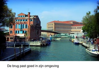 De brug past goed in zijn omgeving 
